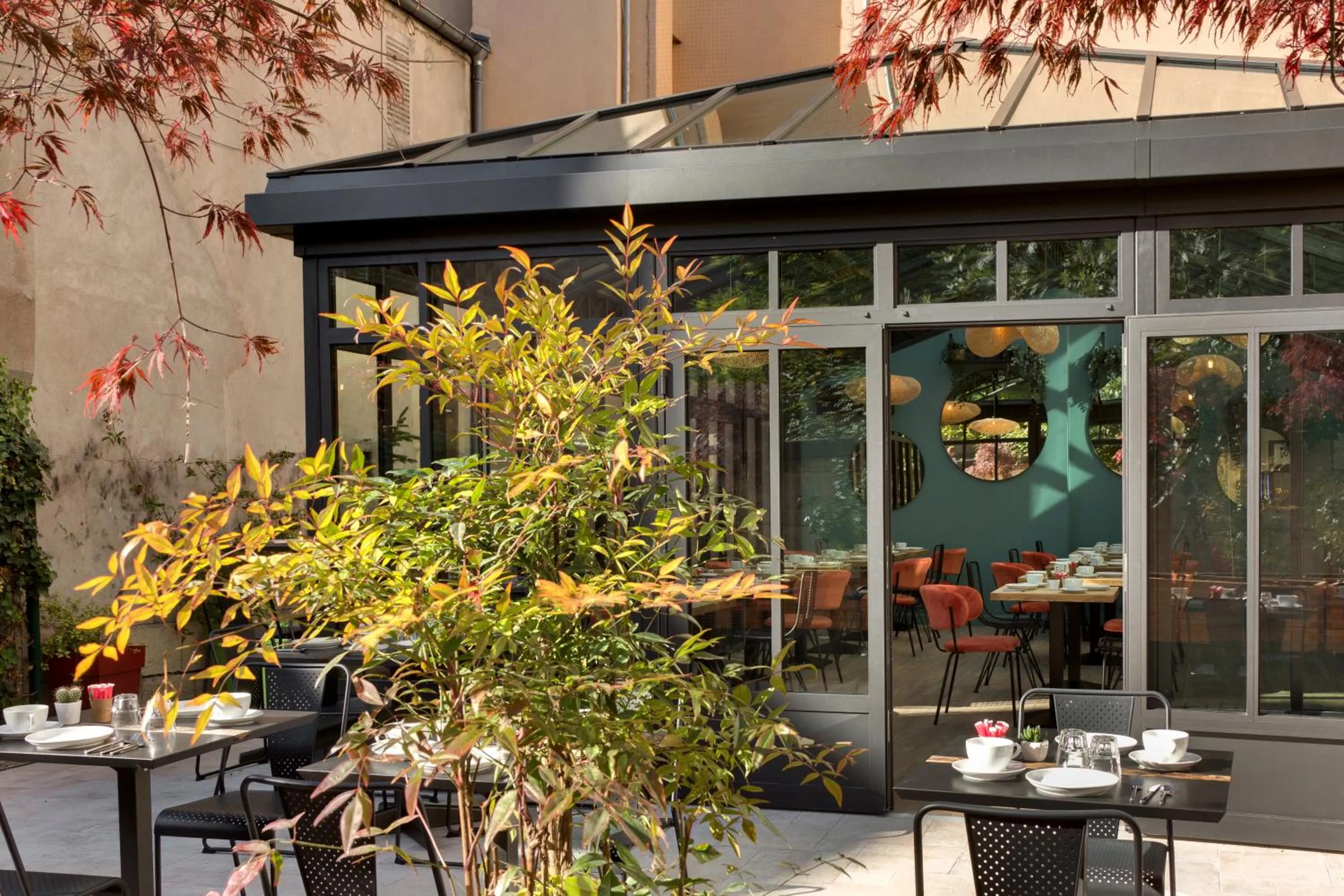Patio in Hôtel des Ducs