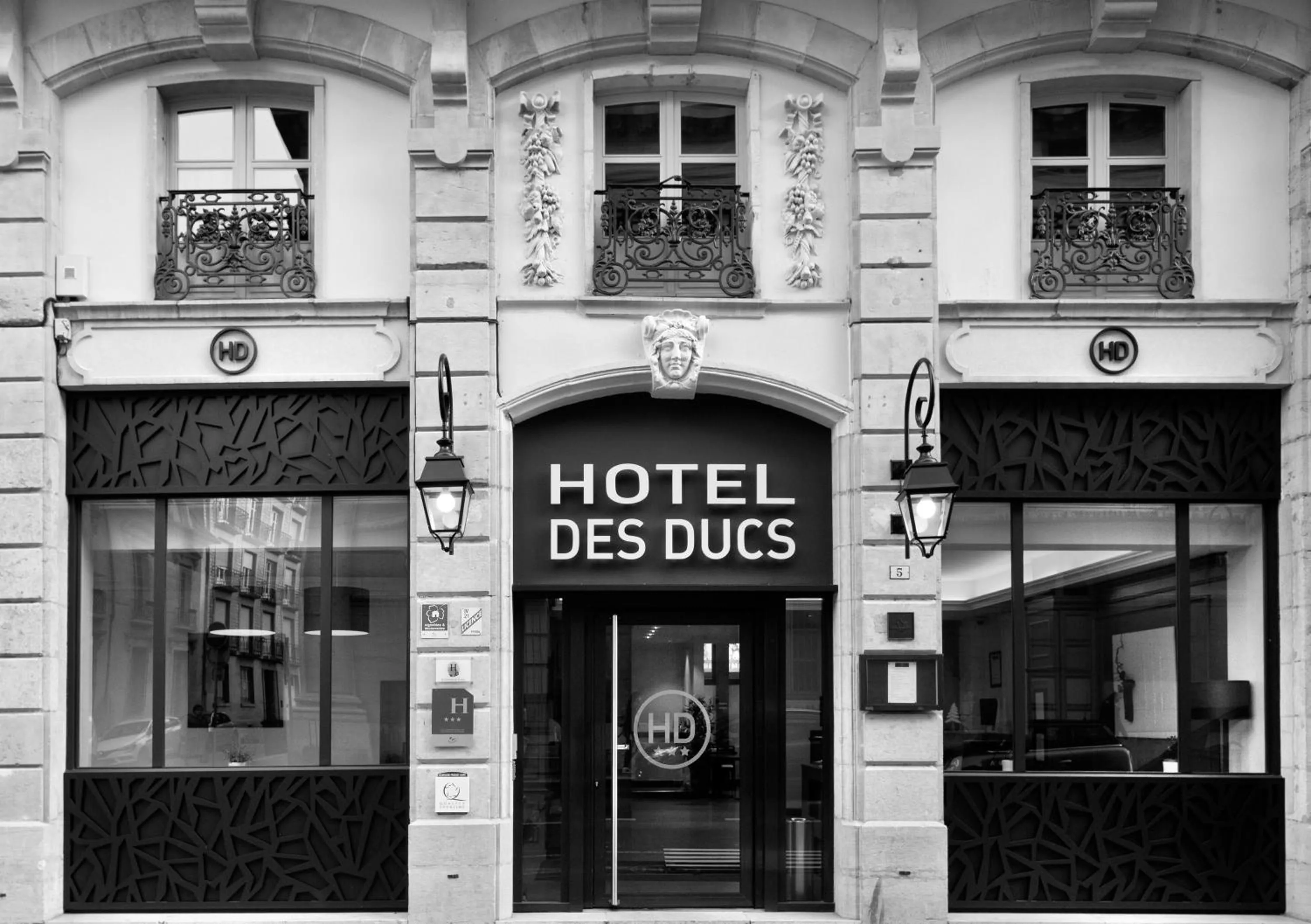 Facade/entrance in Hôtel des Ducs