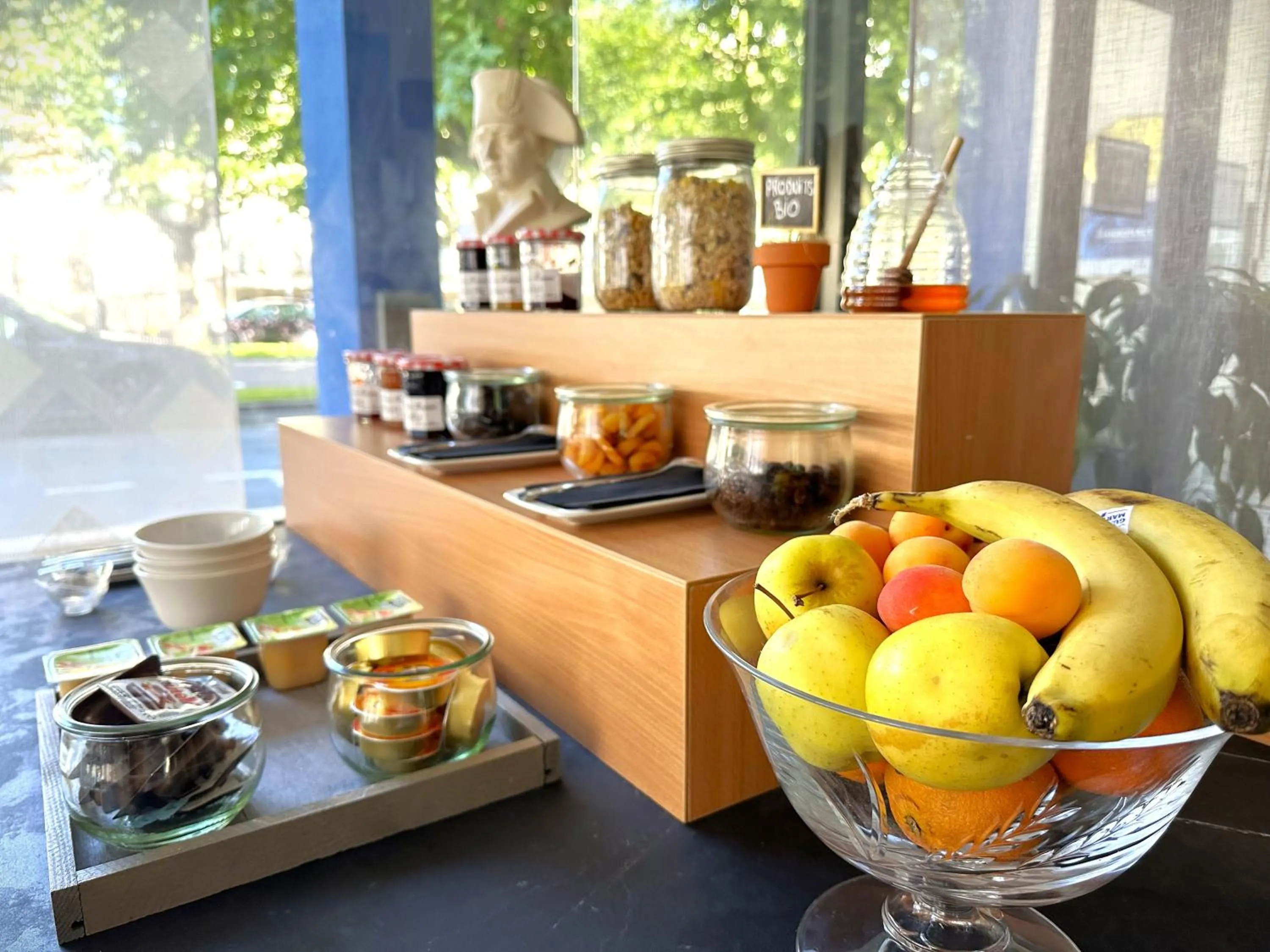 Breakfast in The Originals City, Hôtel Napoléon, La Roche-sur-Yon