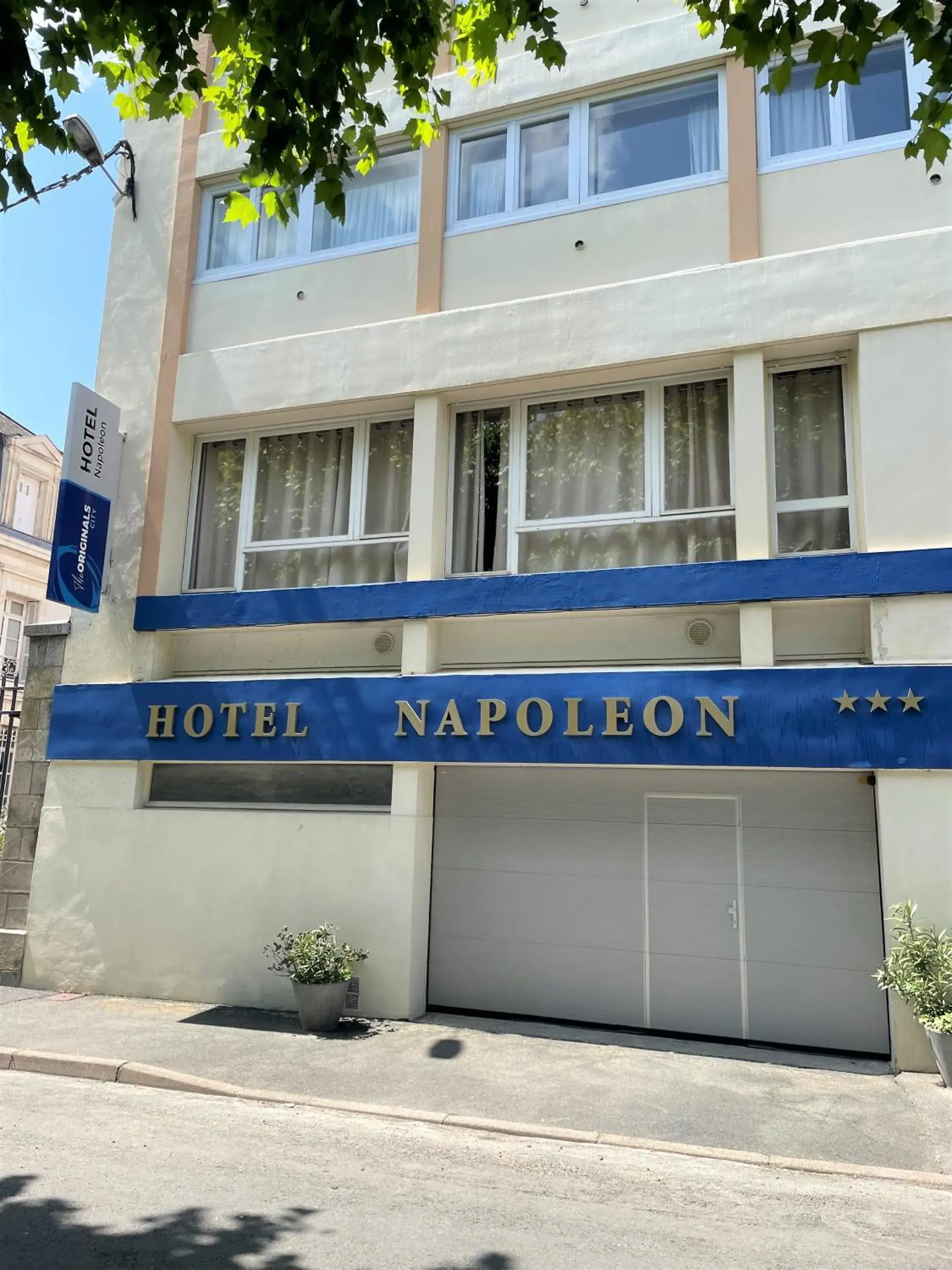 Property building in The Originals City, Hôtel Napoléon, La Roche-sur-Yon Property building in The Originals City, Hôtel Napoléon, La Roche-sur-Yon