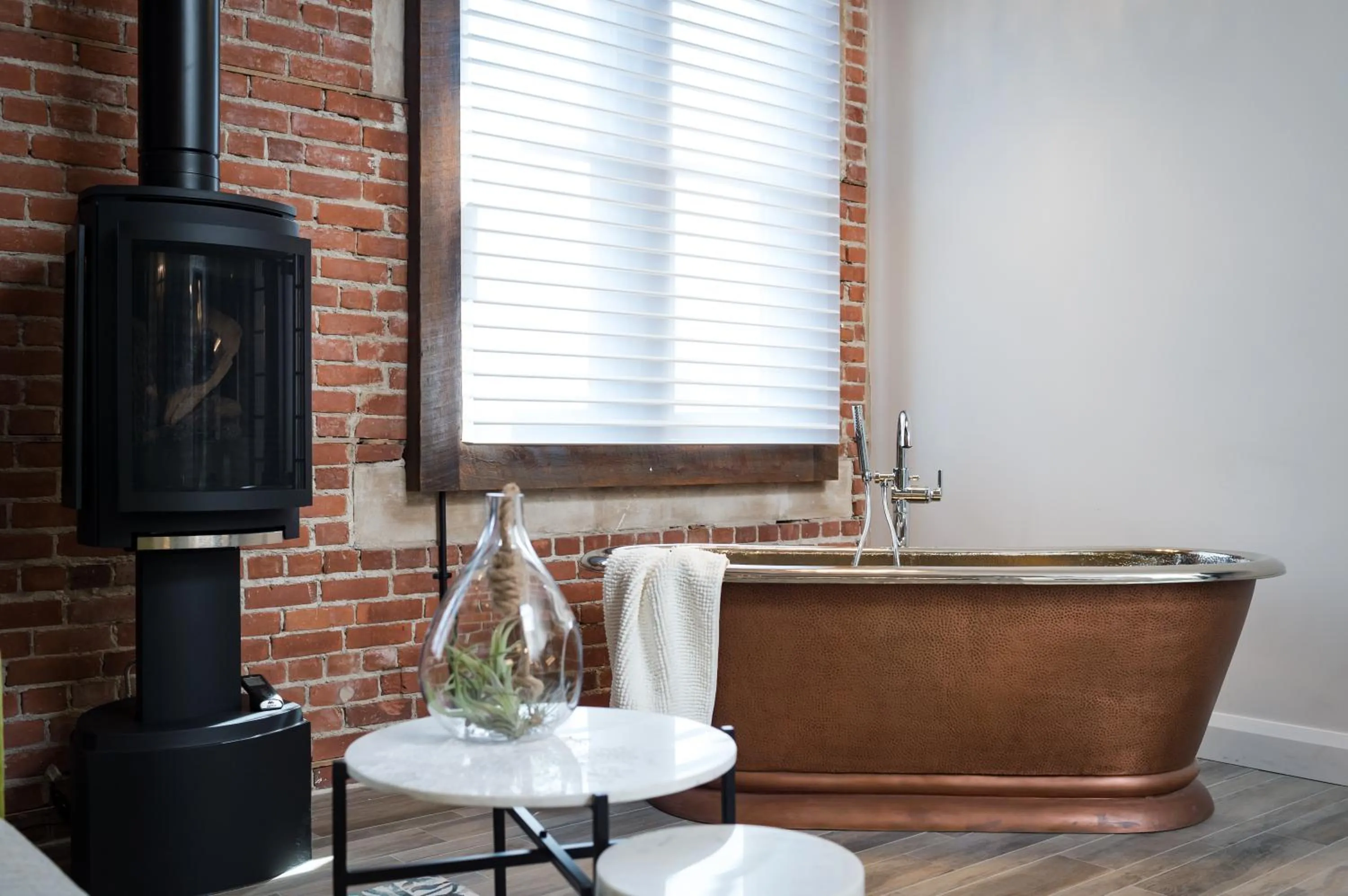 Bath in 48 King West Boutique Hotel