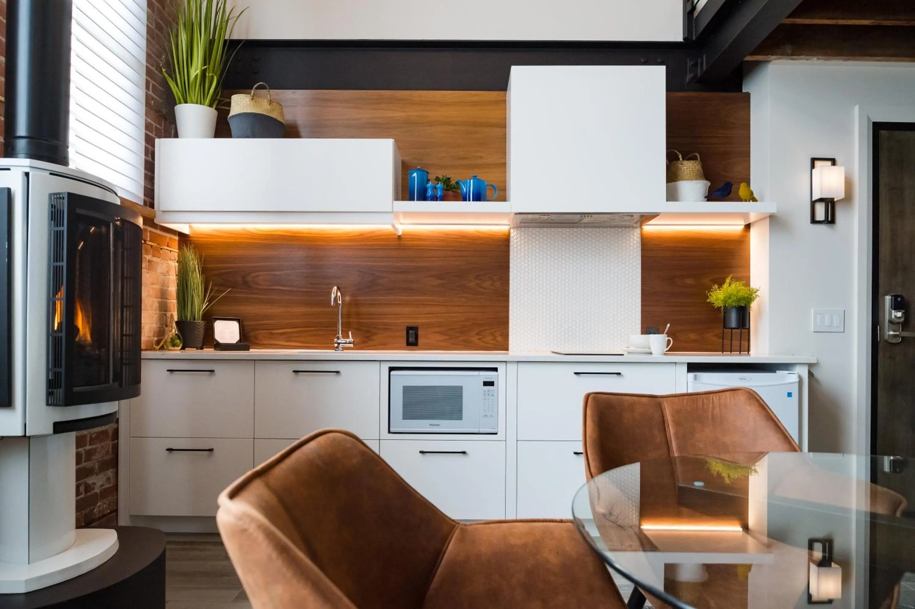 Kitchen or kitchenette in 48 King West Boutique Hotel