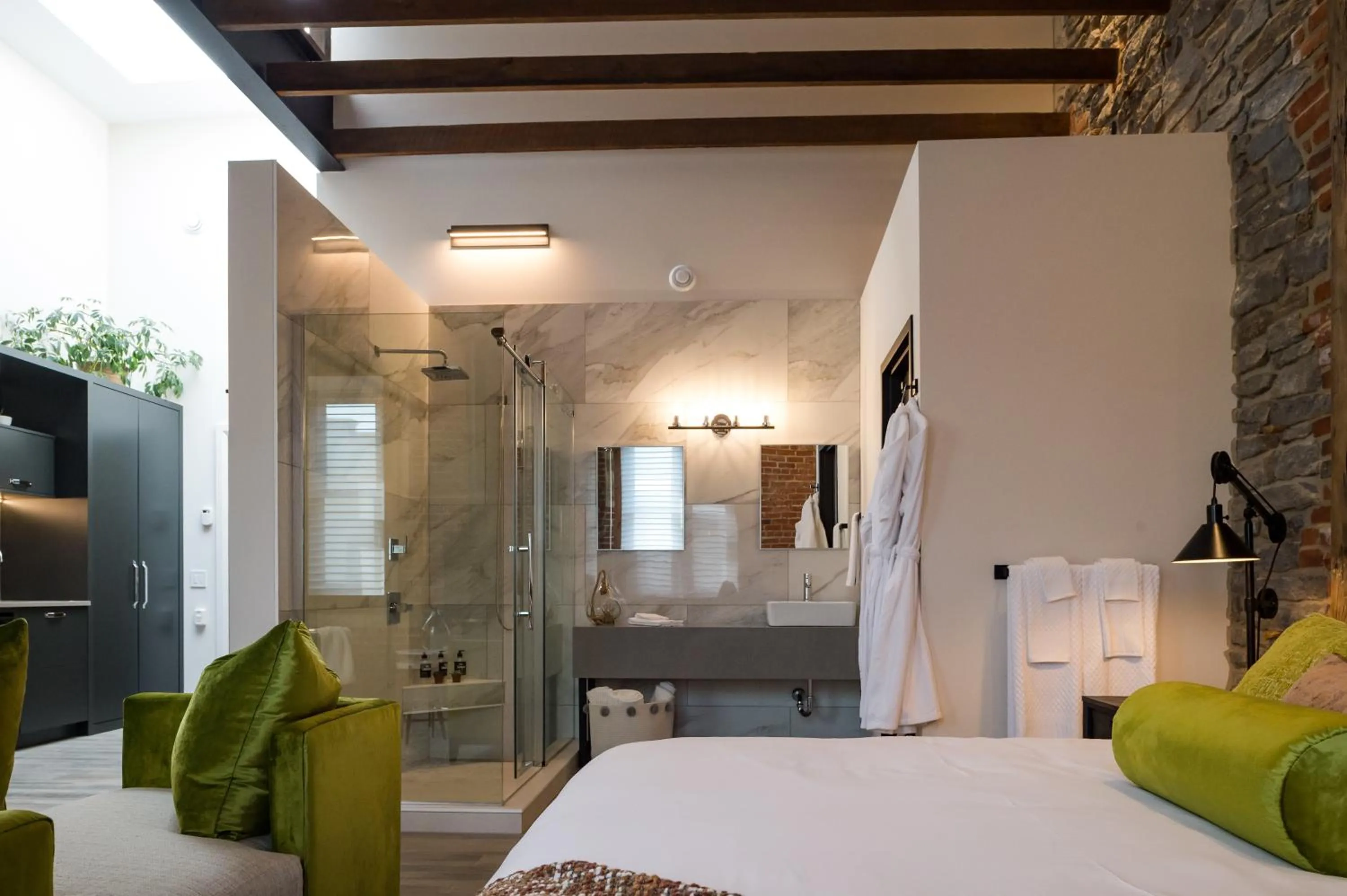 Bathroom, Bed in 48 King West Boutique Hotel