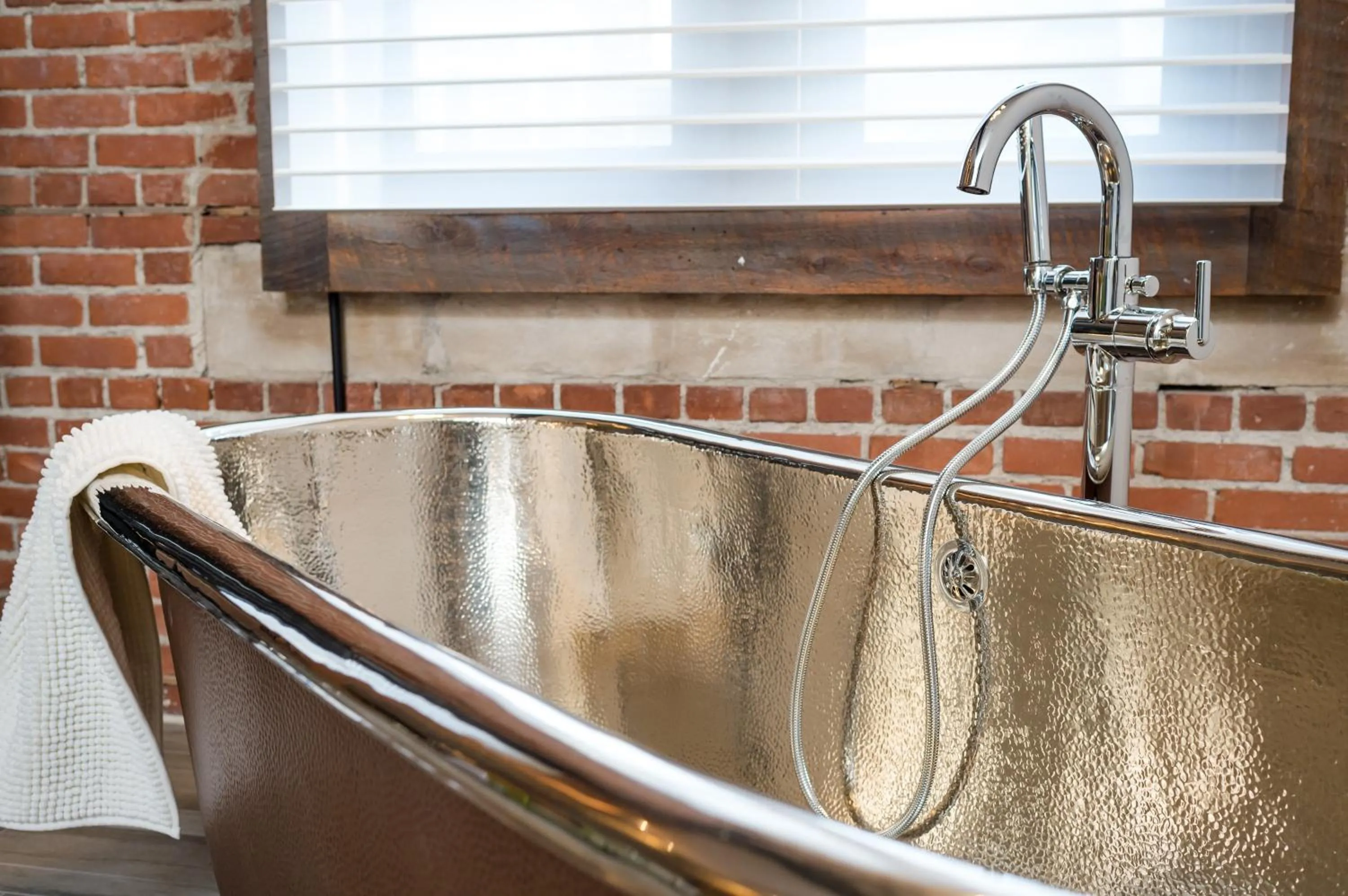 Bath in 48 King West Boutique Hotel