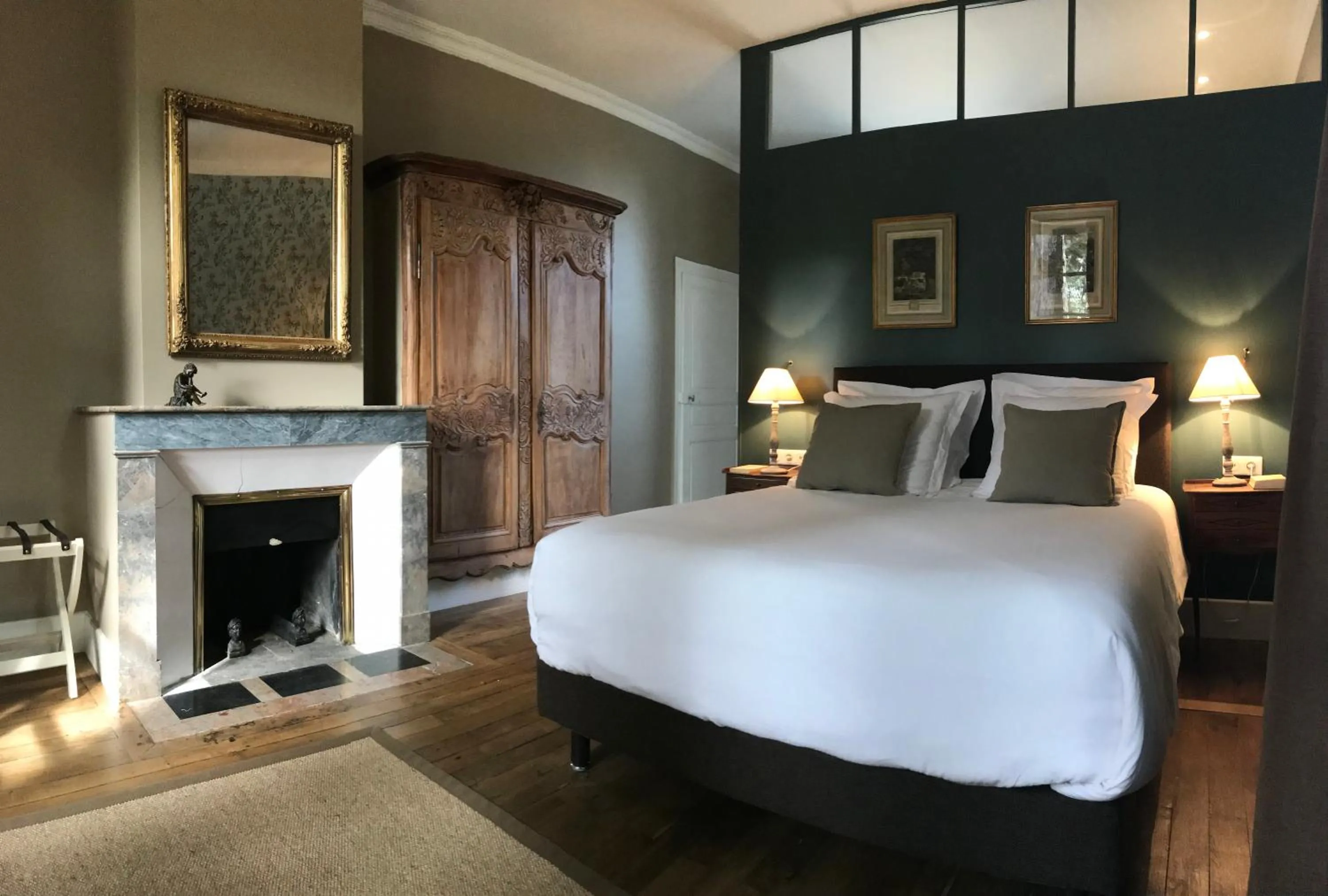 Photo of the whole room, Bed in COLIVAULT
