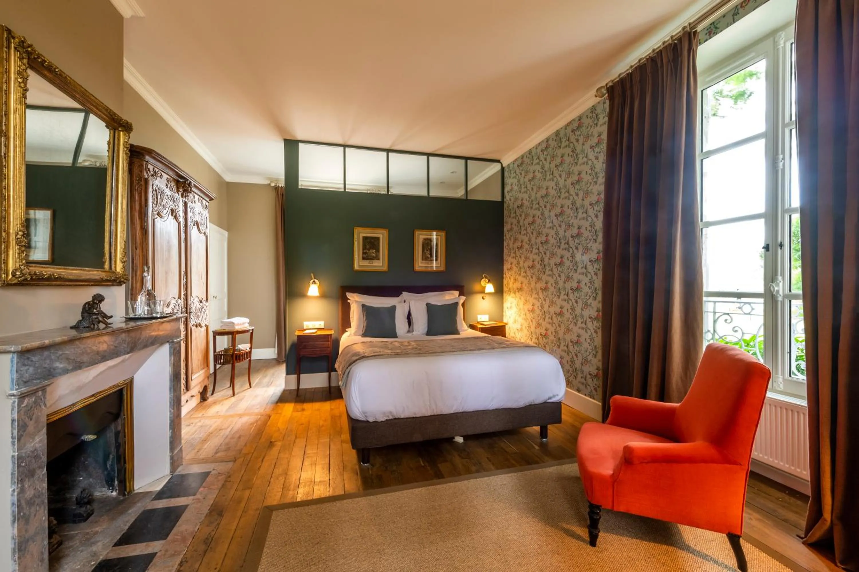 Photo of the whole room, Bed in COLIVAULT