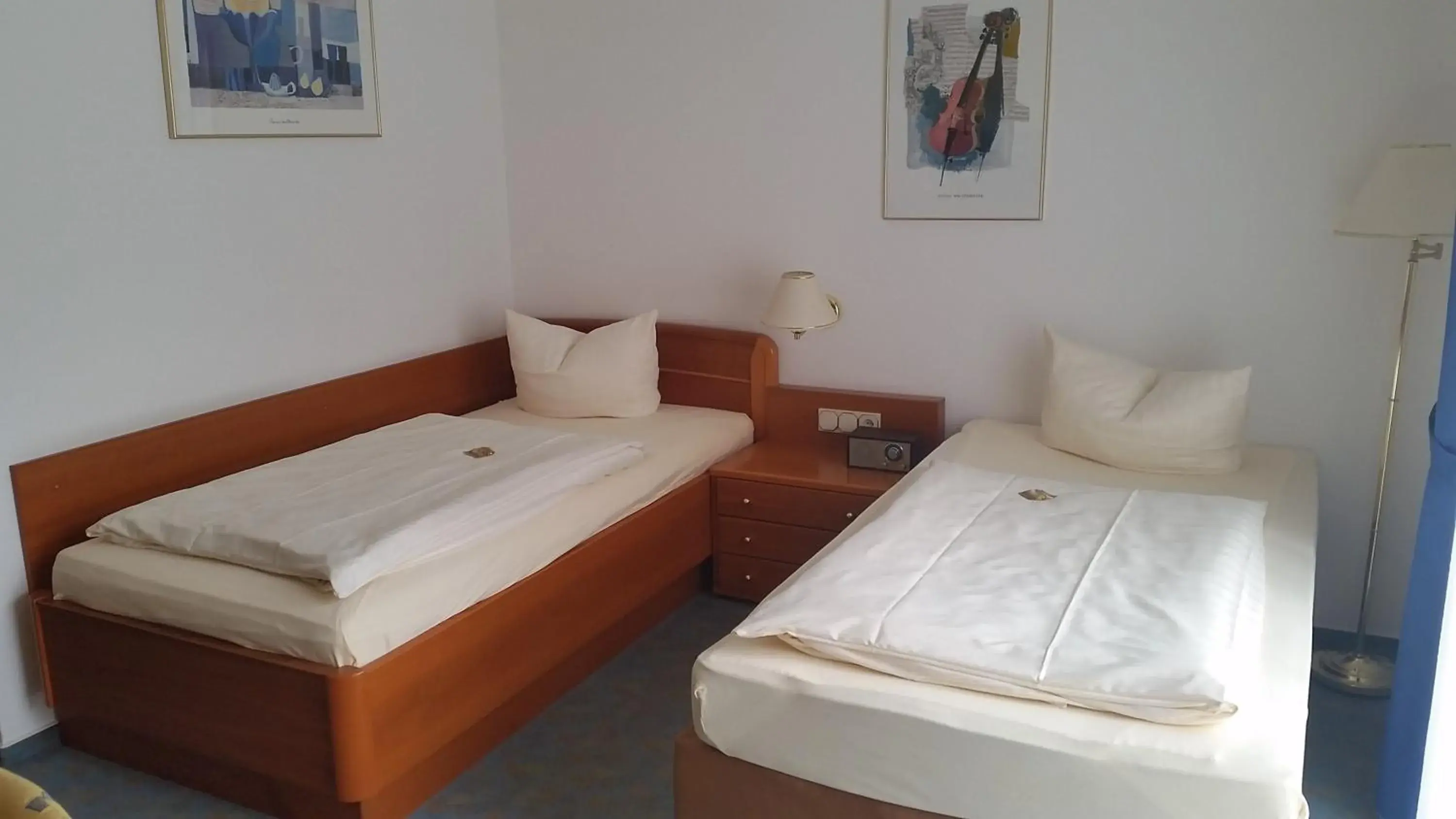 Twin Room (separate beds) - single occupancy in Central Inn Hotel garni Twin Room (separate beds) - single occupancy in Central Inn Hotel garni