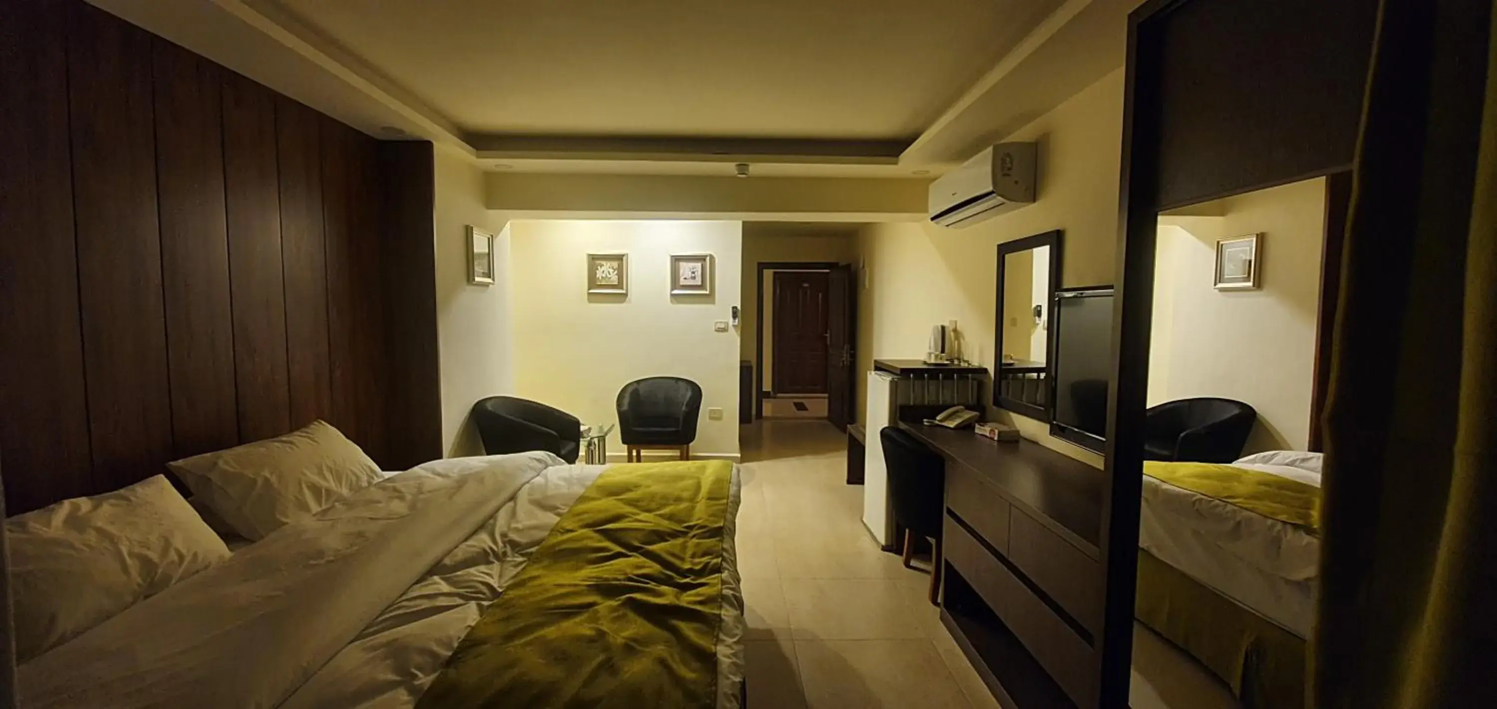 Deluxe Double Room (2 Adults + 1 Child) in Sedrah Hotel Deluxe Double Room (2 Adults + 1 Child) in Sedrah Hotel