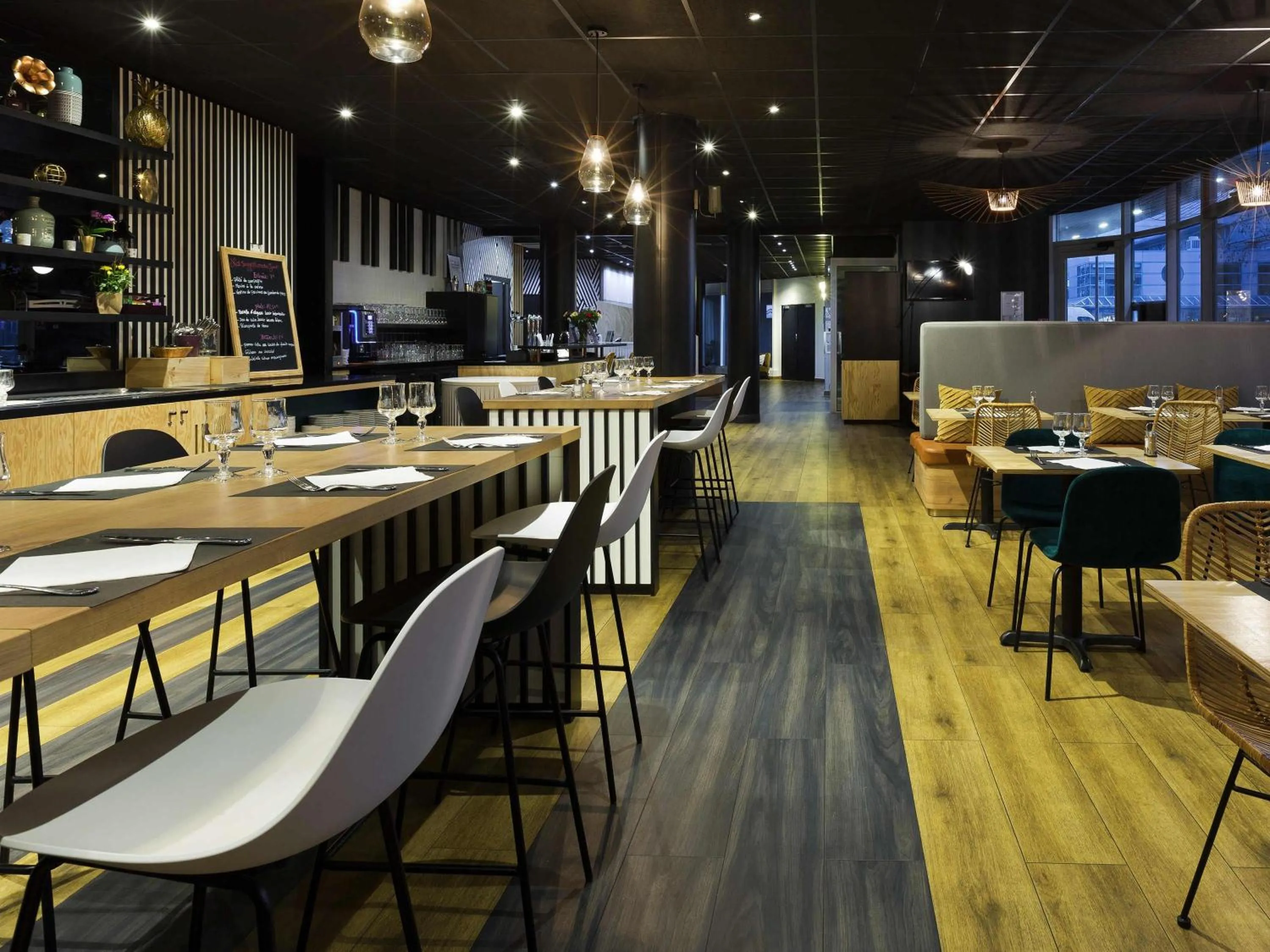 Property building in ibis Styles Massy Opéra