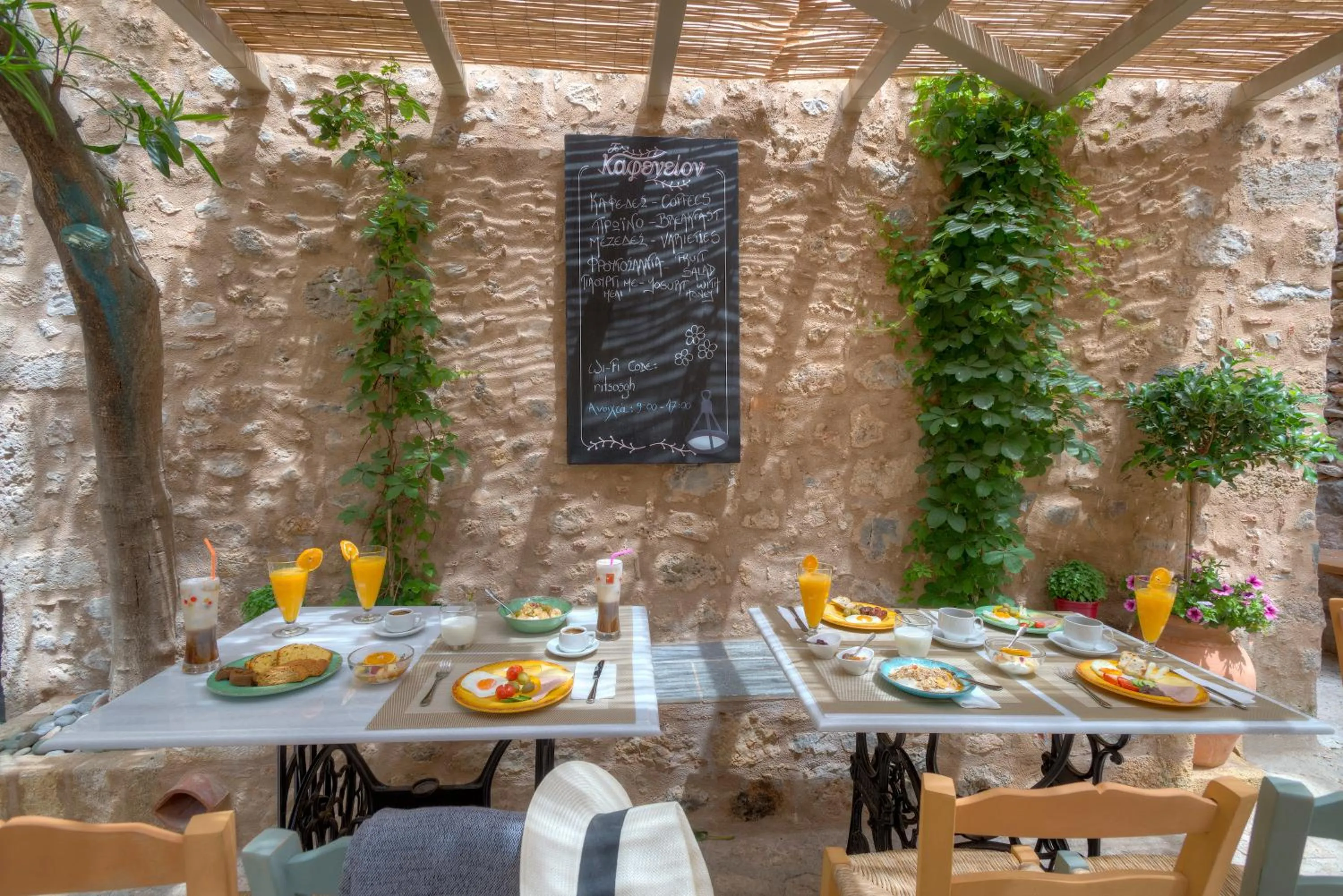 Buffet breakfast in Ritsos Guesthouse