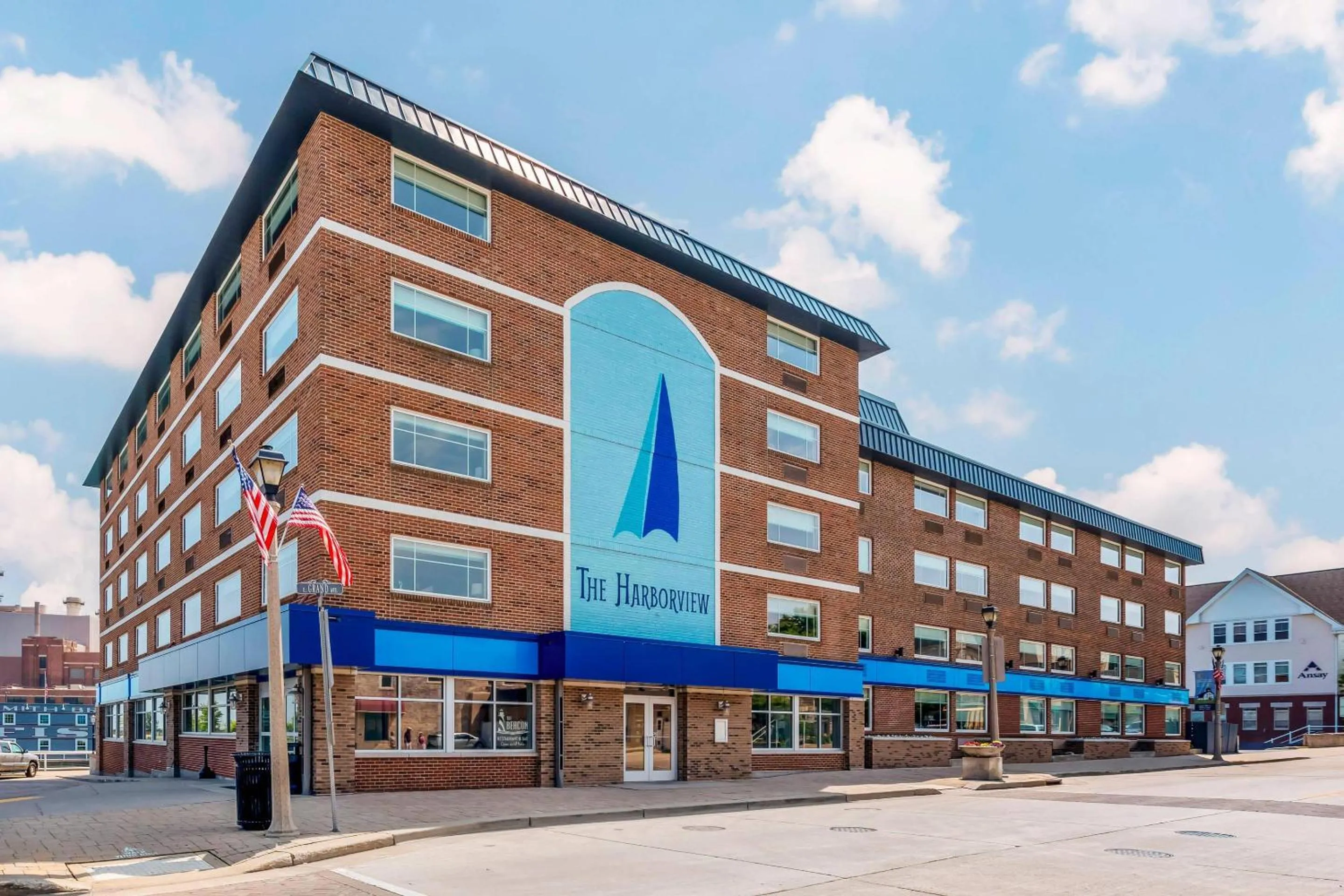 Property building in The Harborview on Lake Michigan, Ascend Hotel Collection