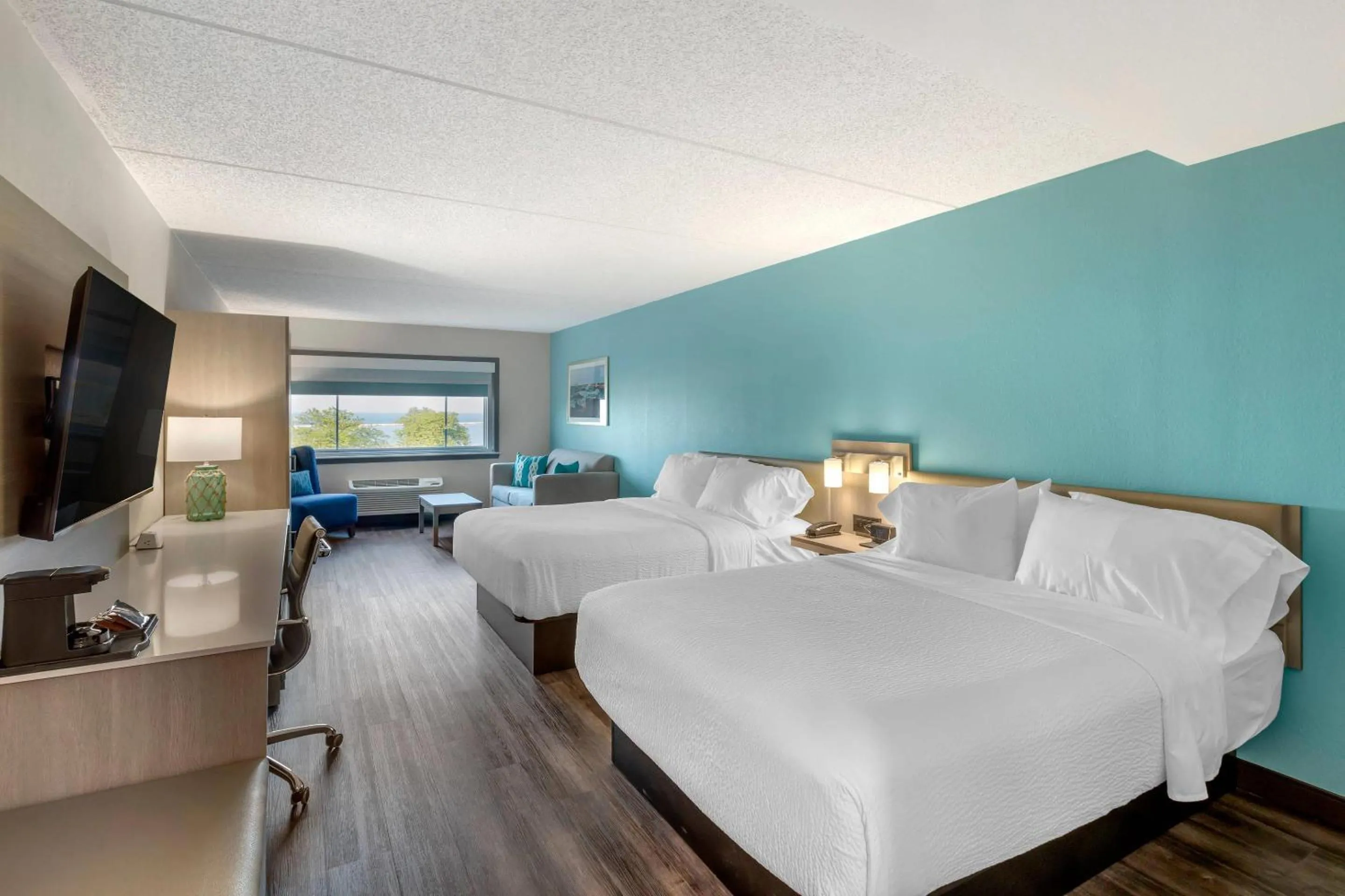 Bedroom, Bed in The Harborview on Lake Michigan, Ascend Hotel Collection