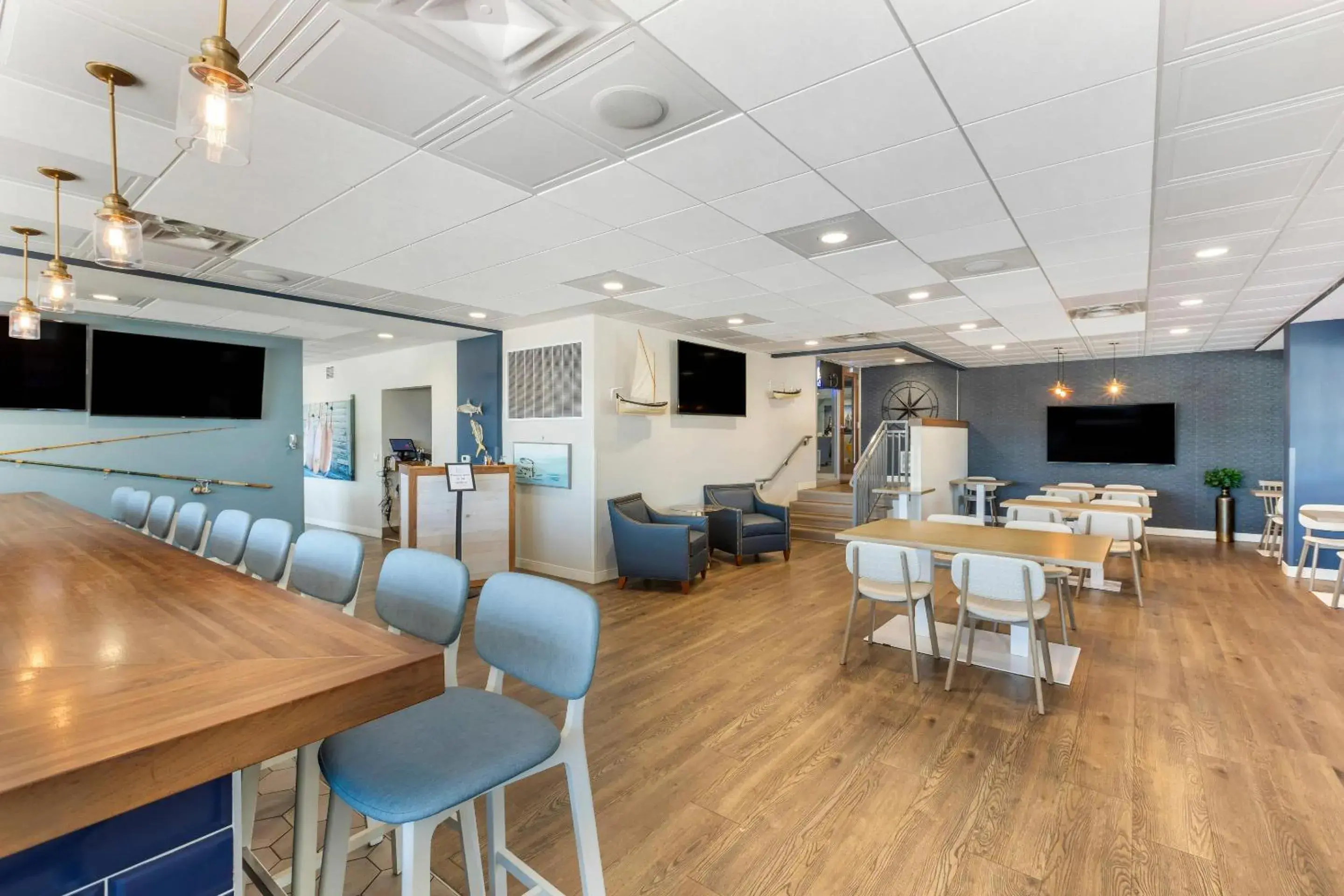 Lounge or bar in The Harborview on Lake Michigan, Ascend Hotel Collection Lounge or bar in The Harborview on Lake Michigan, Ascend Hotel Collection