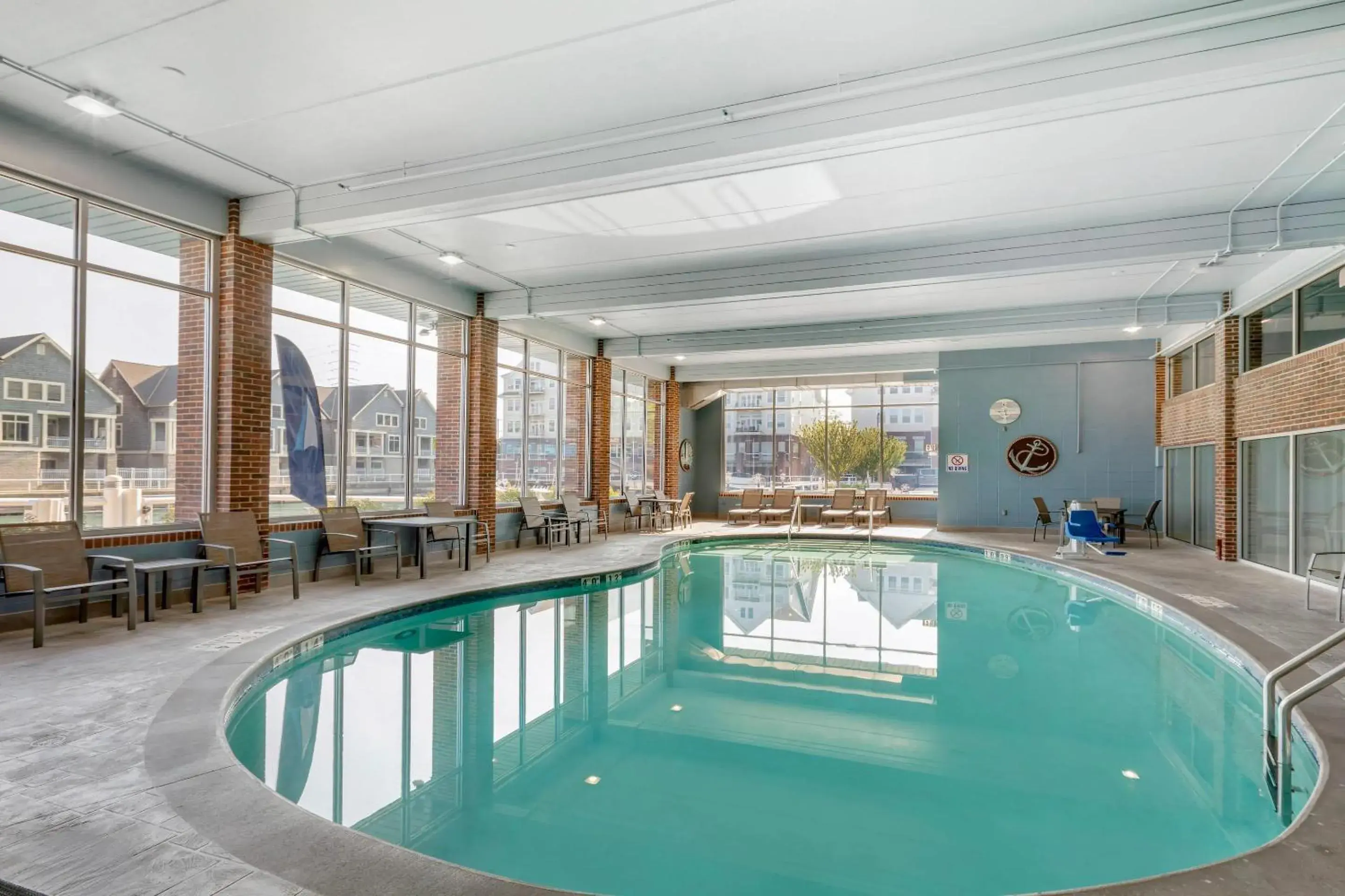 Swimming pool in The Harborview on Lake Michigan, Ascend Hotel Collection Swimming pool in The Harborview on Lake Michigan, Ascend Hotel Collection