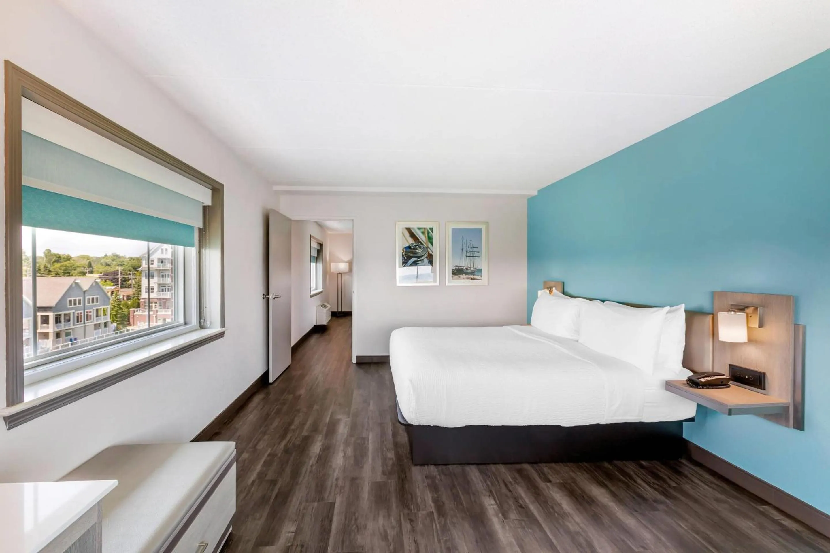 Bedroom, Bed in The Harborview on Lake Michigan, Ascend Hotel Collection