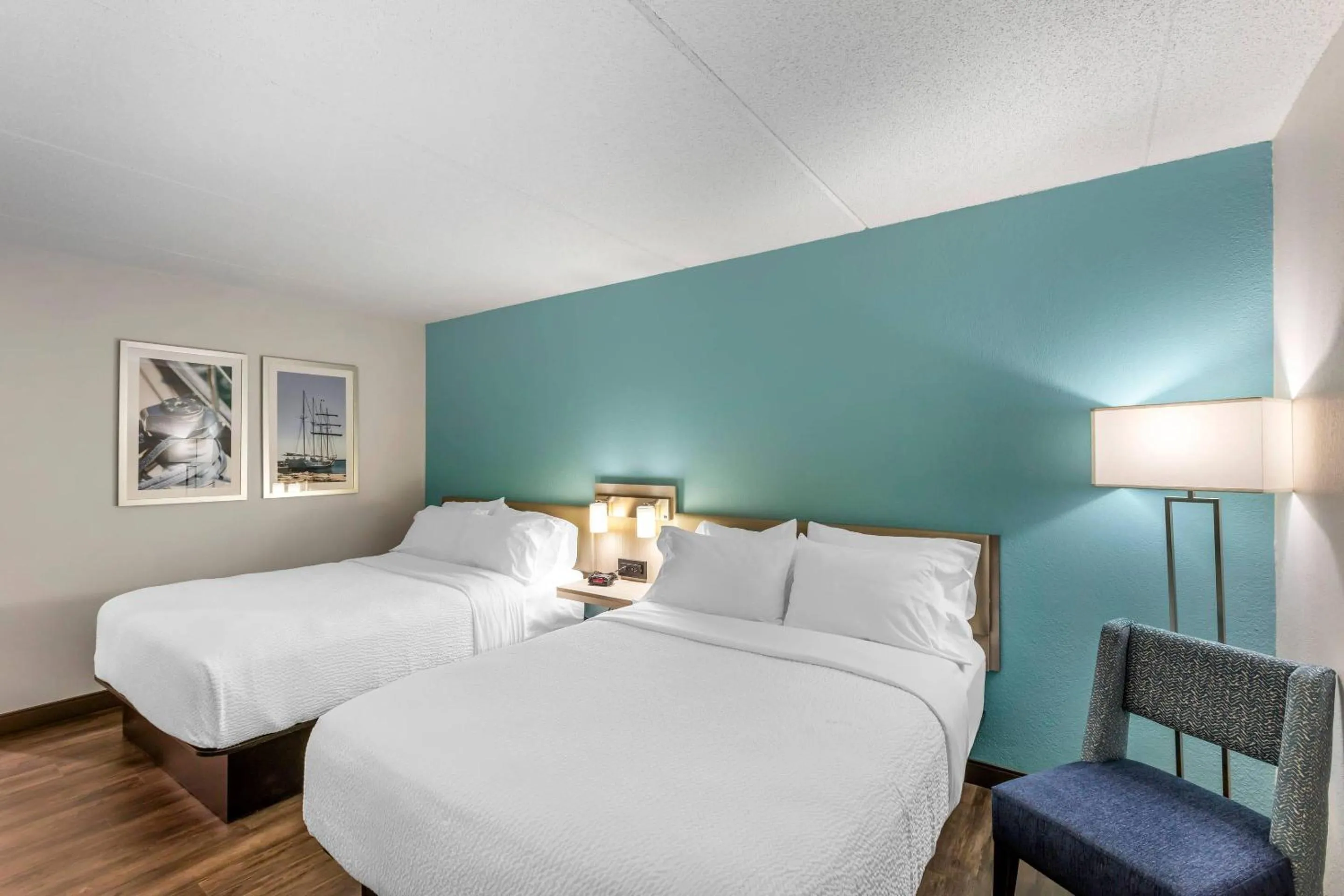 Bedroom, Bed in The Harborview on Lake Michigan, Ascend Hotel Collection