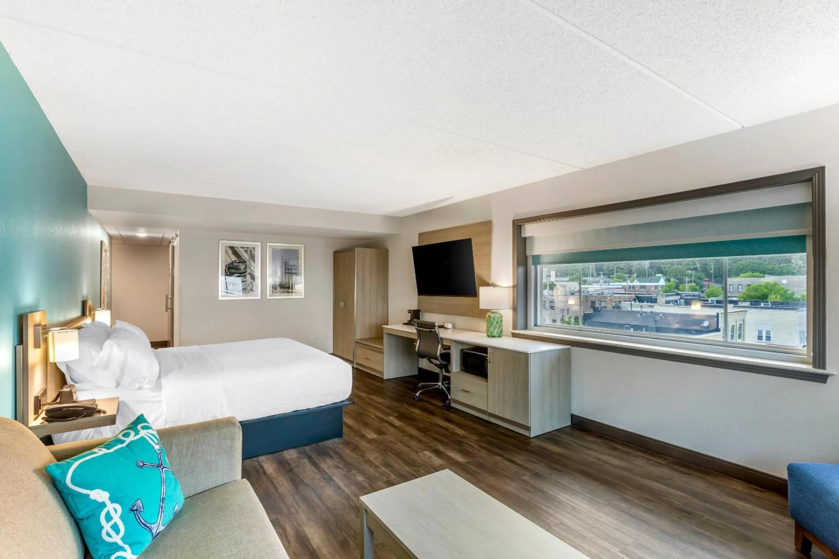 Bedroom, Bed in The Harborview on Lake Michigan, Ascend Hotel Collection