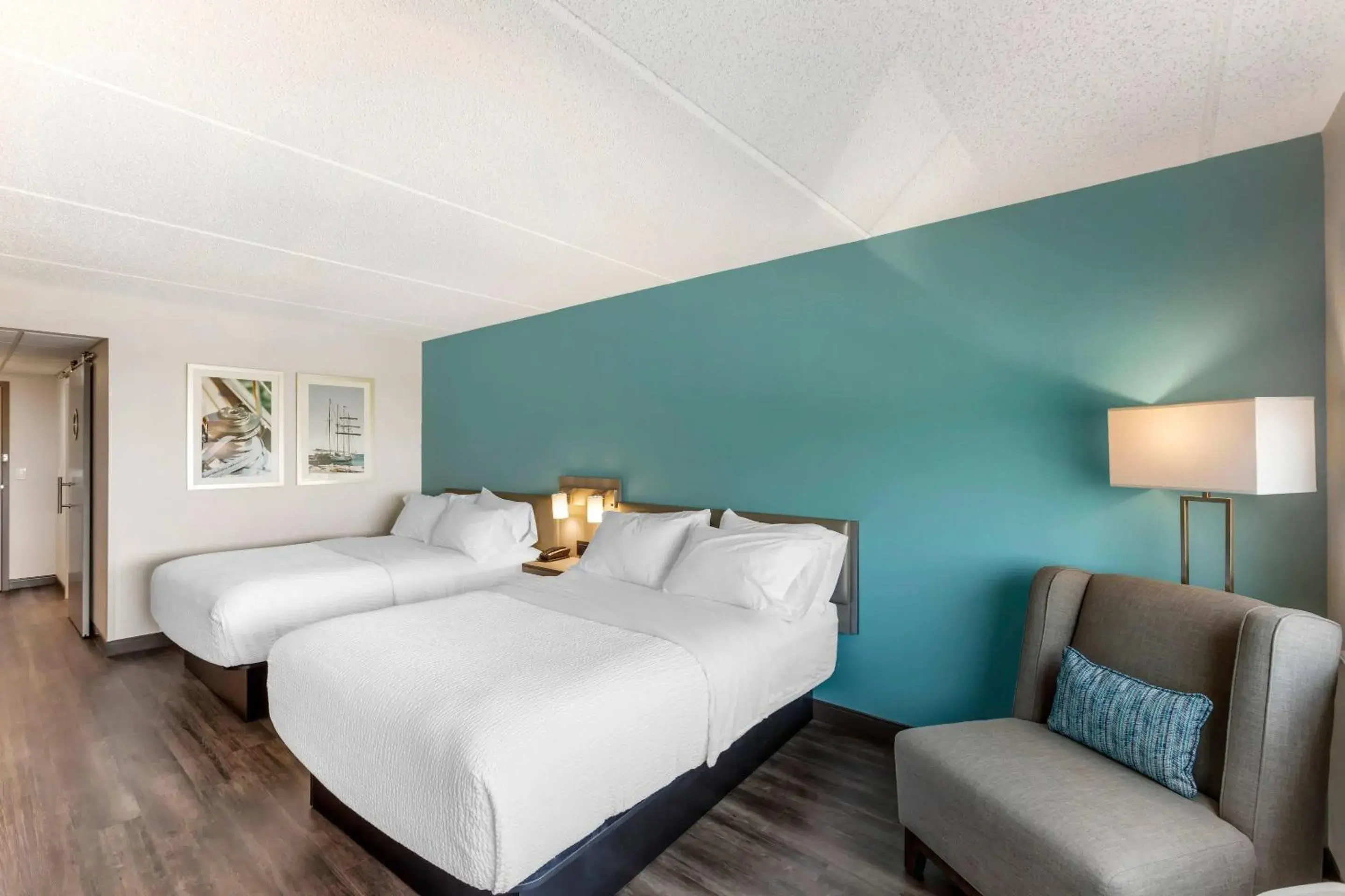 Bedroom, Bed in The Harborview on Lake Michigan, Ascend Hotel Collection Bedroom, Bed in The Harborview on Lake Michigan, Ascend Hotel Collection