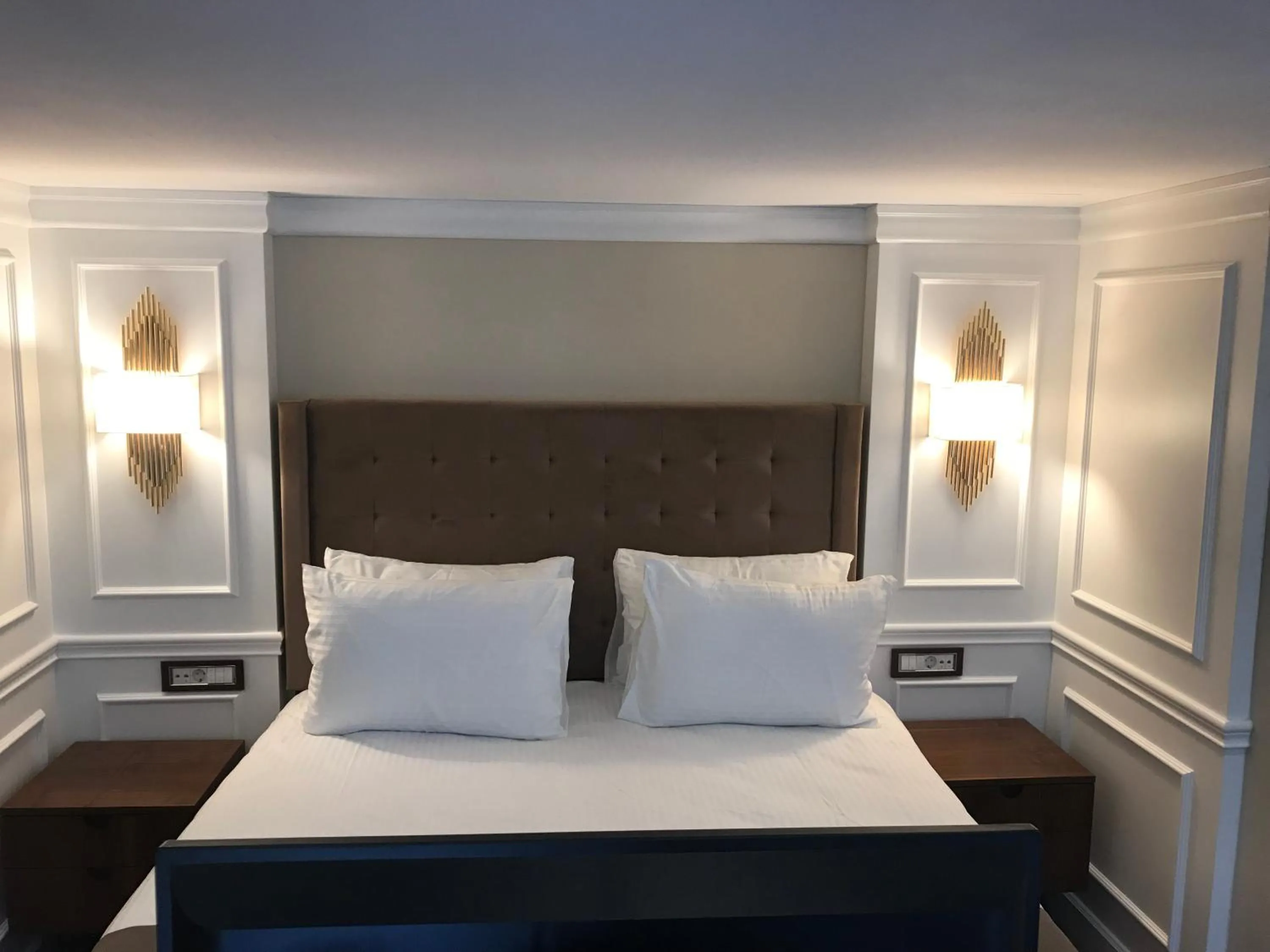 Bed in Old Port Hotel Suit