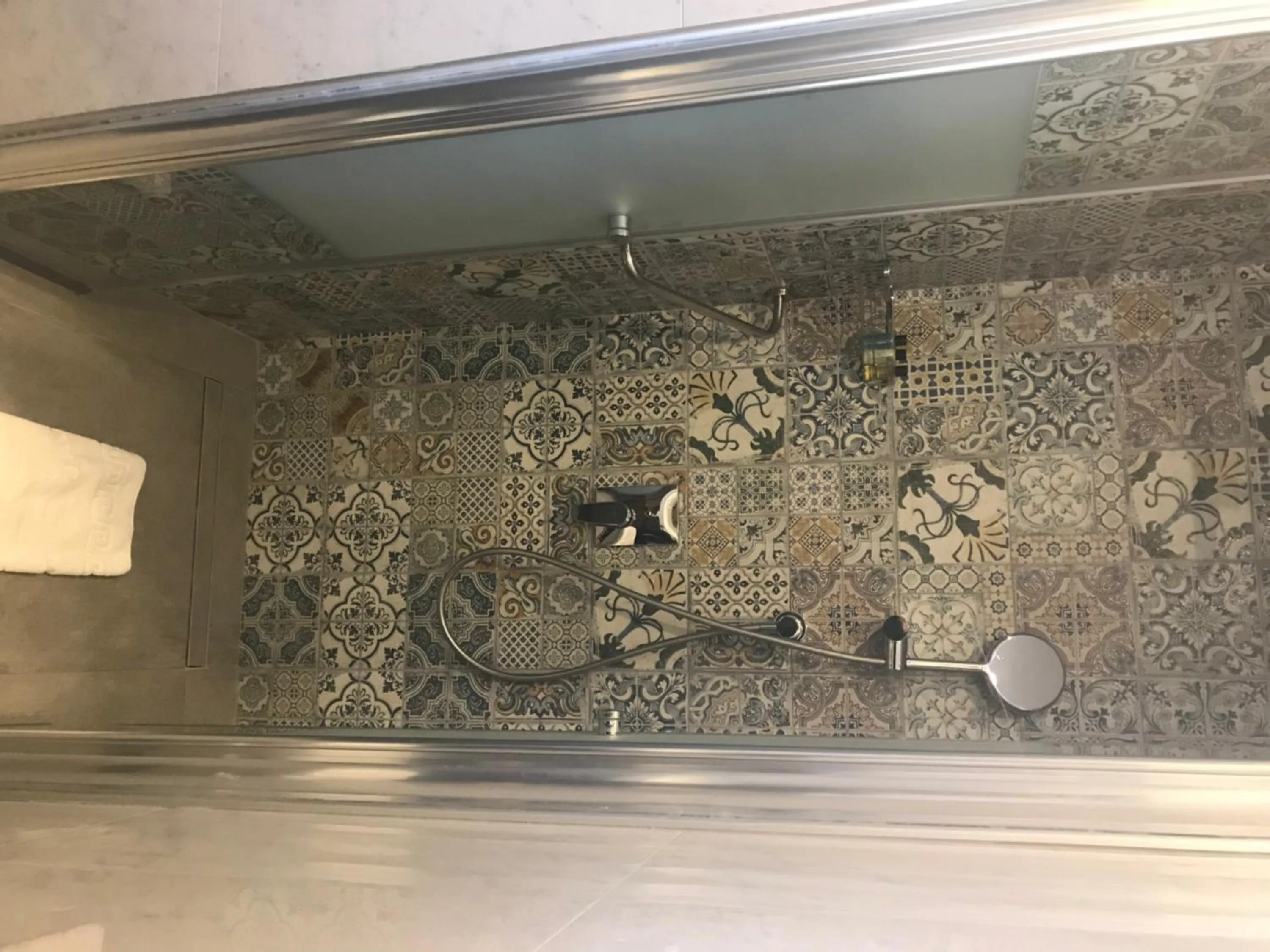 Bathroom in Old Port Hotel Suit