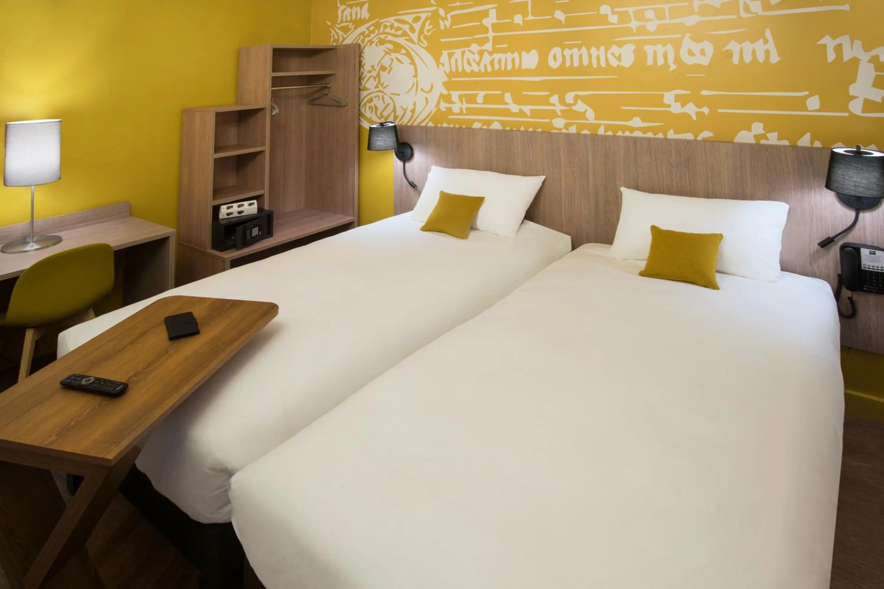 Photo of the whole room, Bed in ibis Styles Carcassonne La Cité