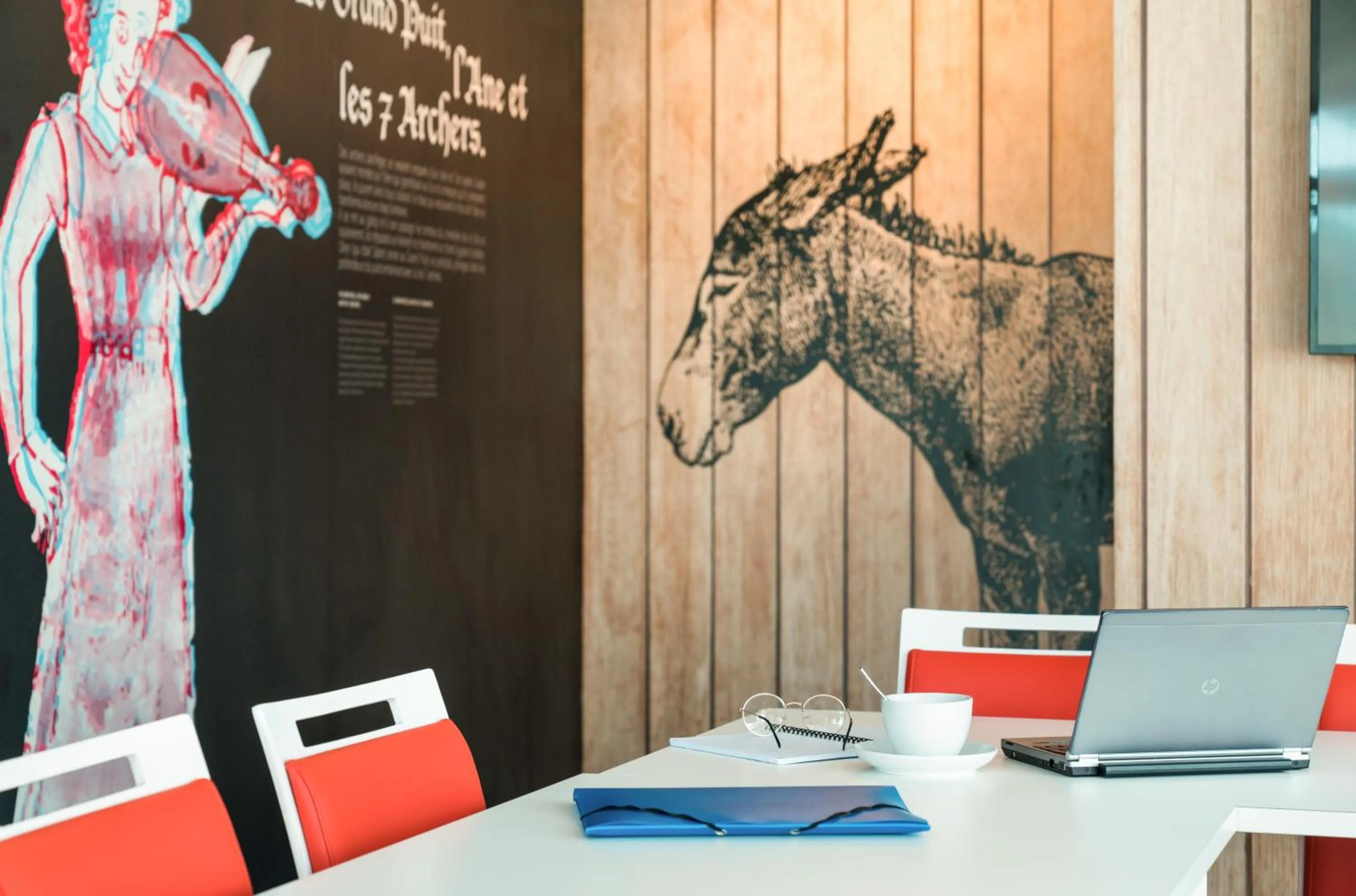 Decorative detail in ibis Styles Carcassonne La Cité