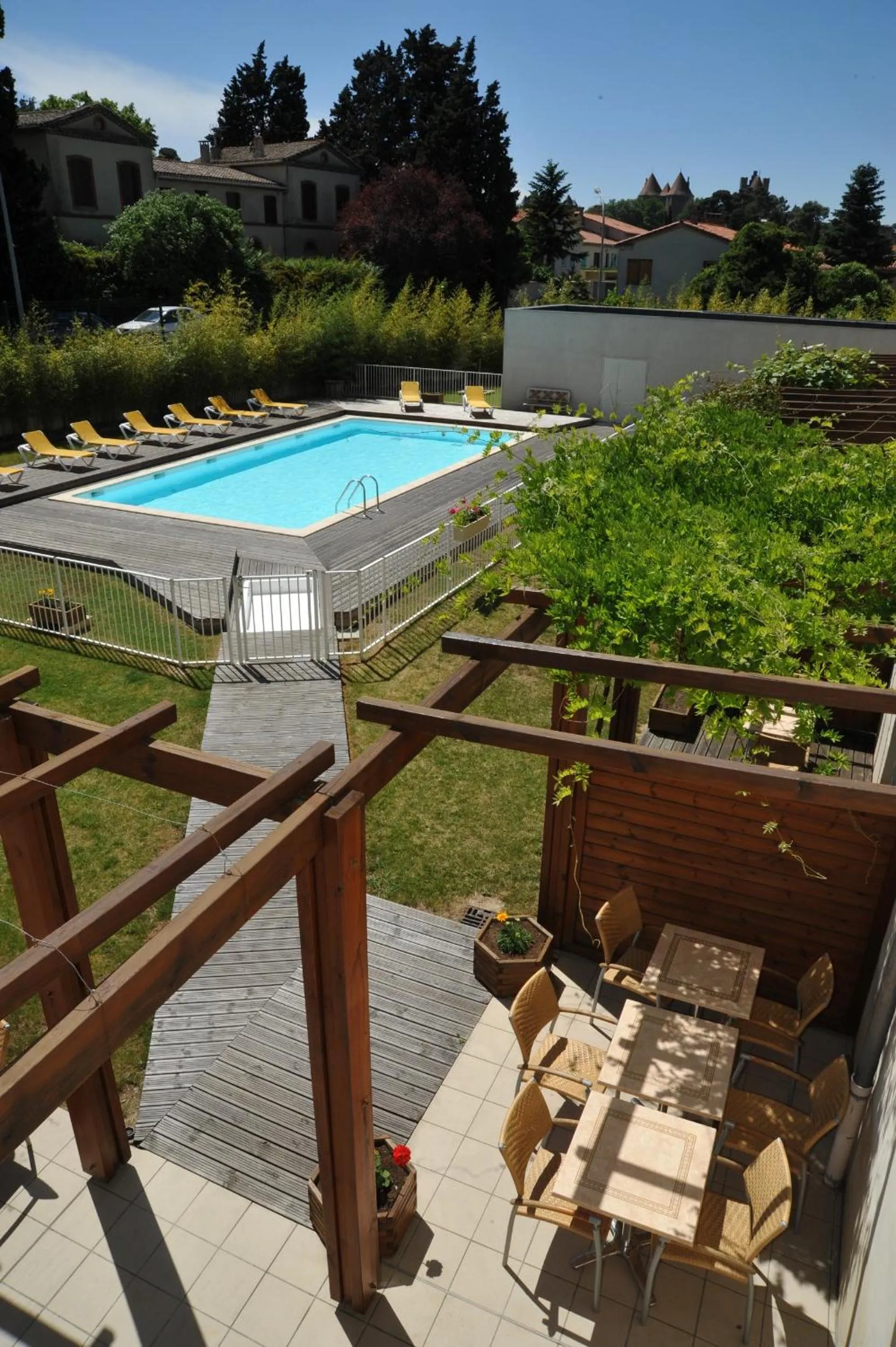 Patio in ibis Styles Carcassonne La Cité