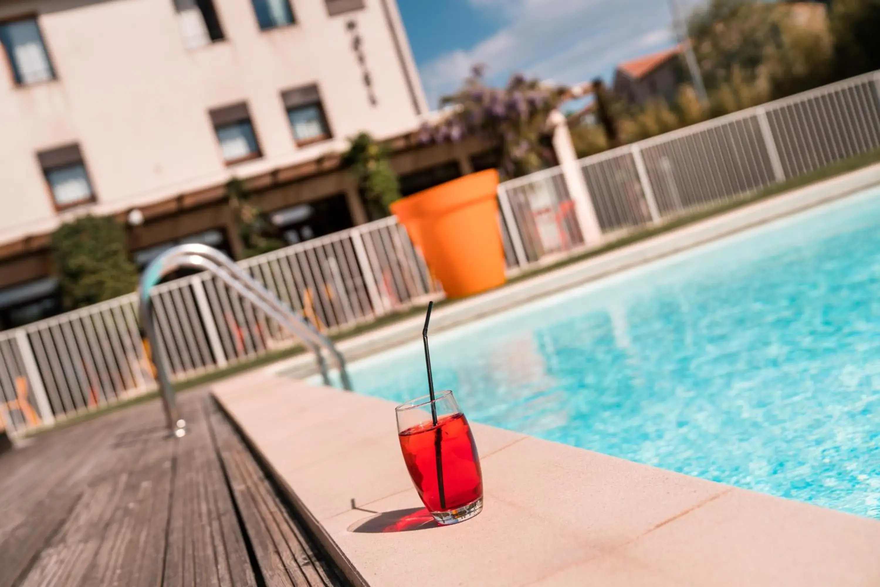 Swimming pool in ibis Styles Carcassonne La Cité Swimming pool in ibis Styles Carcassonne La Cité