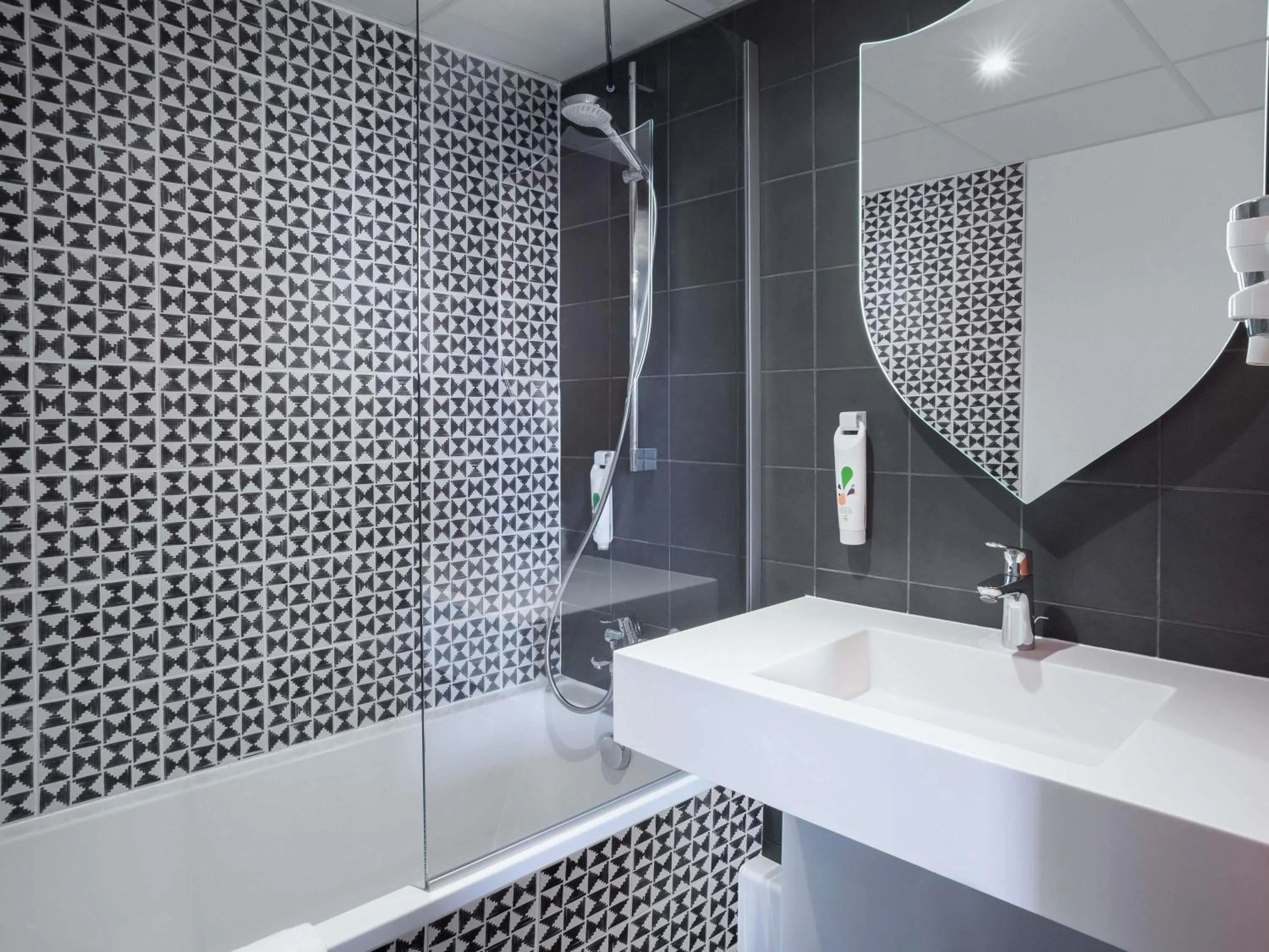 Bedroom in ibis Styles Carcassonne La Cité