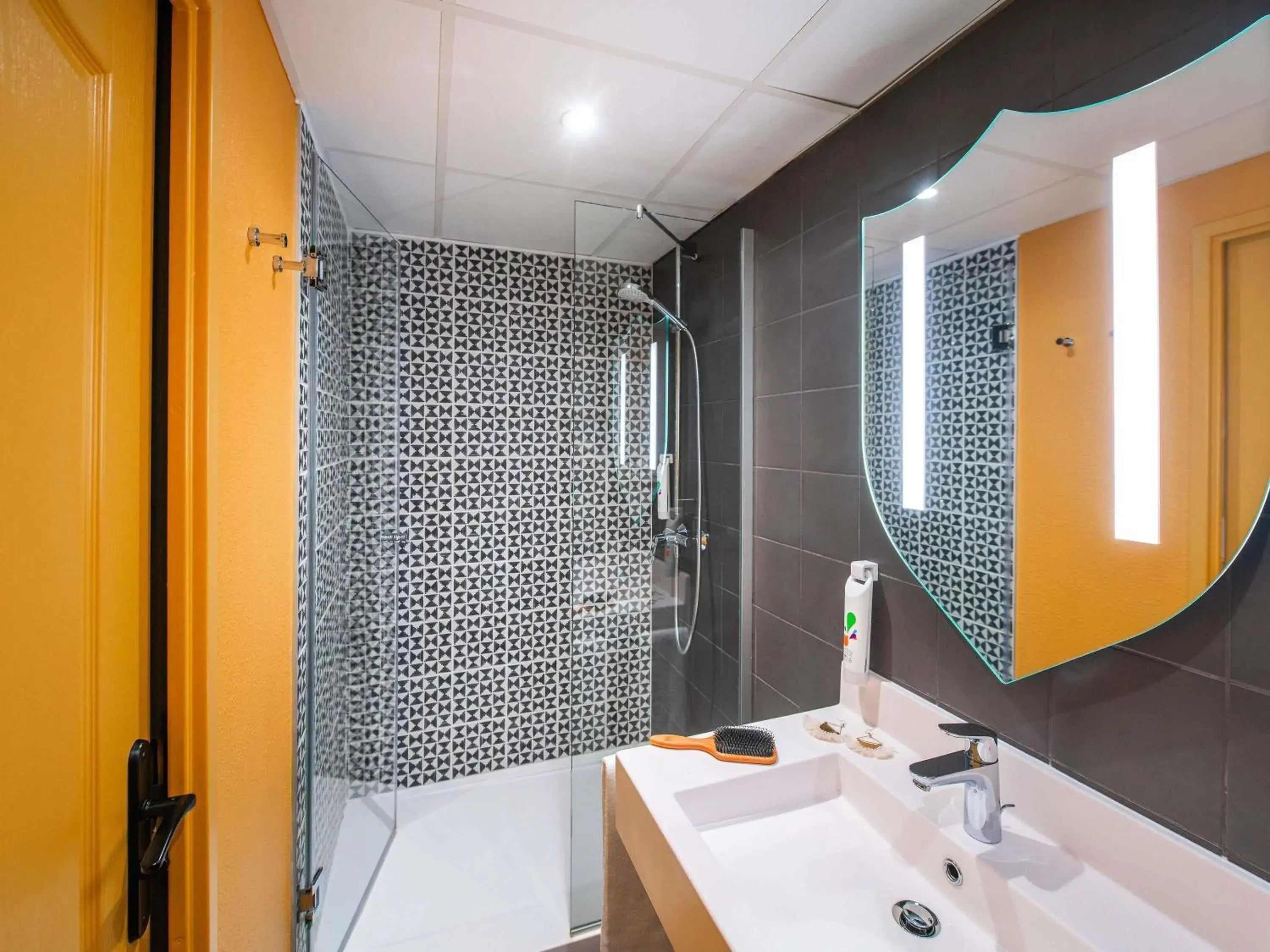 Bedroom in ibis Styles Carcassonne La Cité Bedroom in ibis Styles Carcassonne La Cité