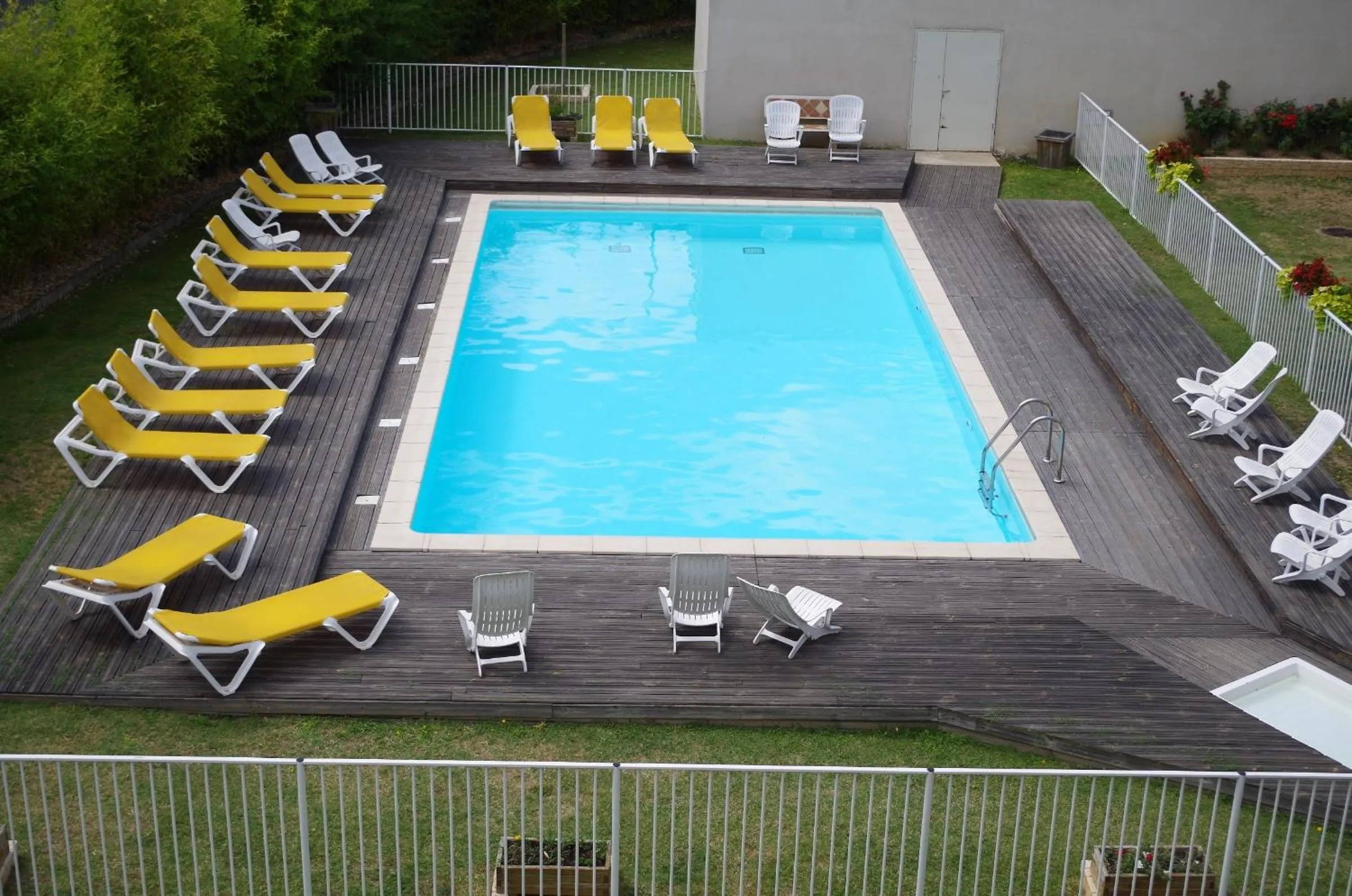 Garden in ibis Styles Carcassonne La Cité