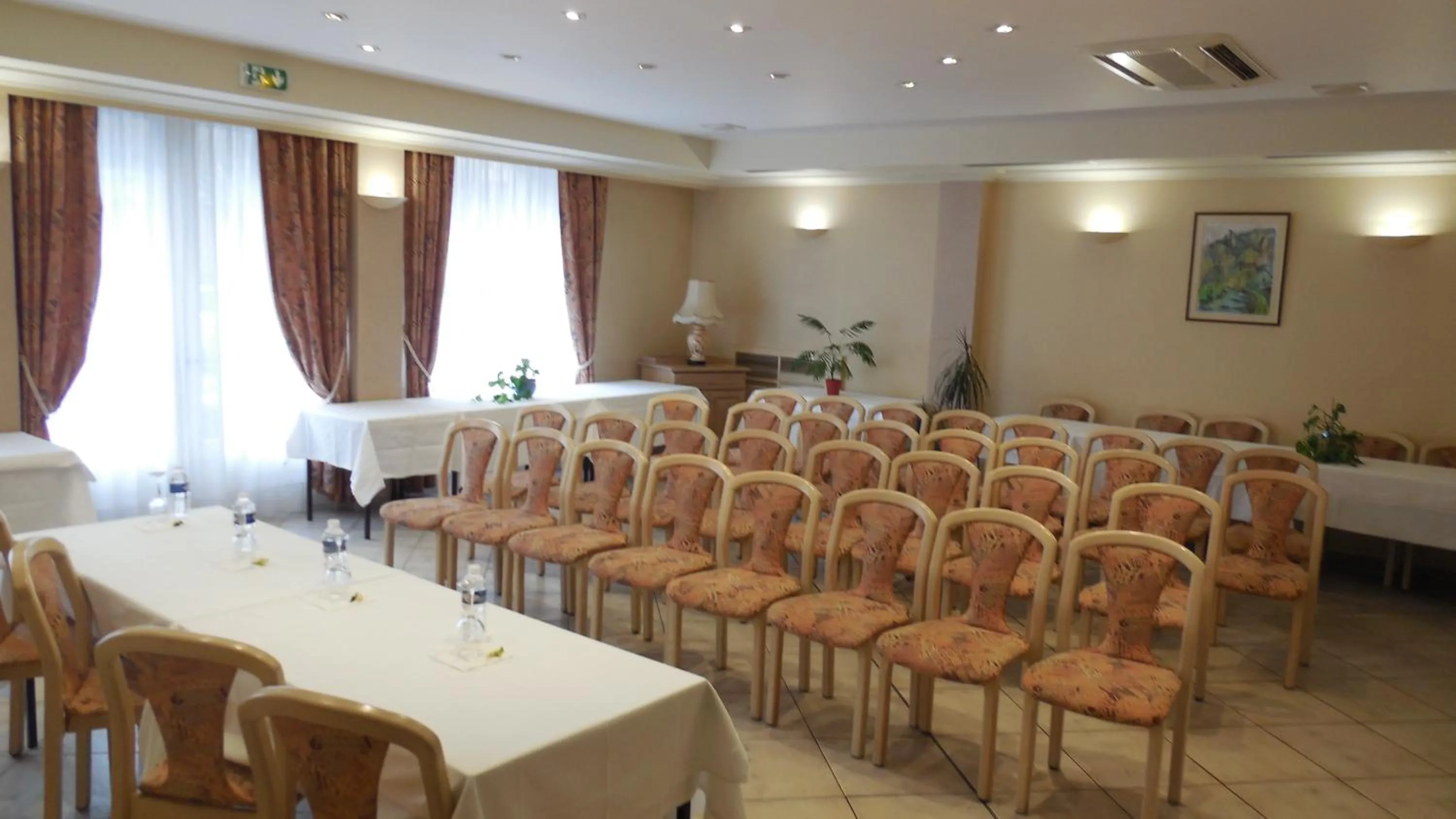 Meeting/conference room in Logis Hotel Restaurant des Voyageurs