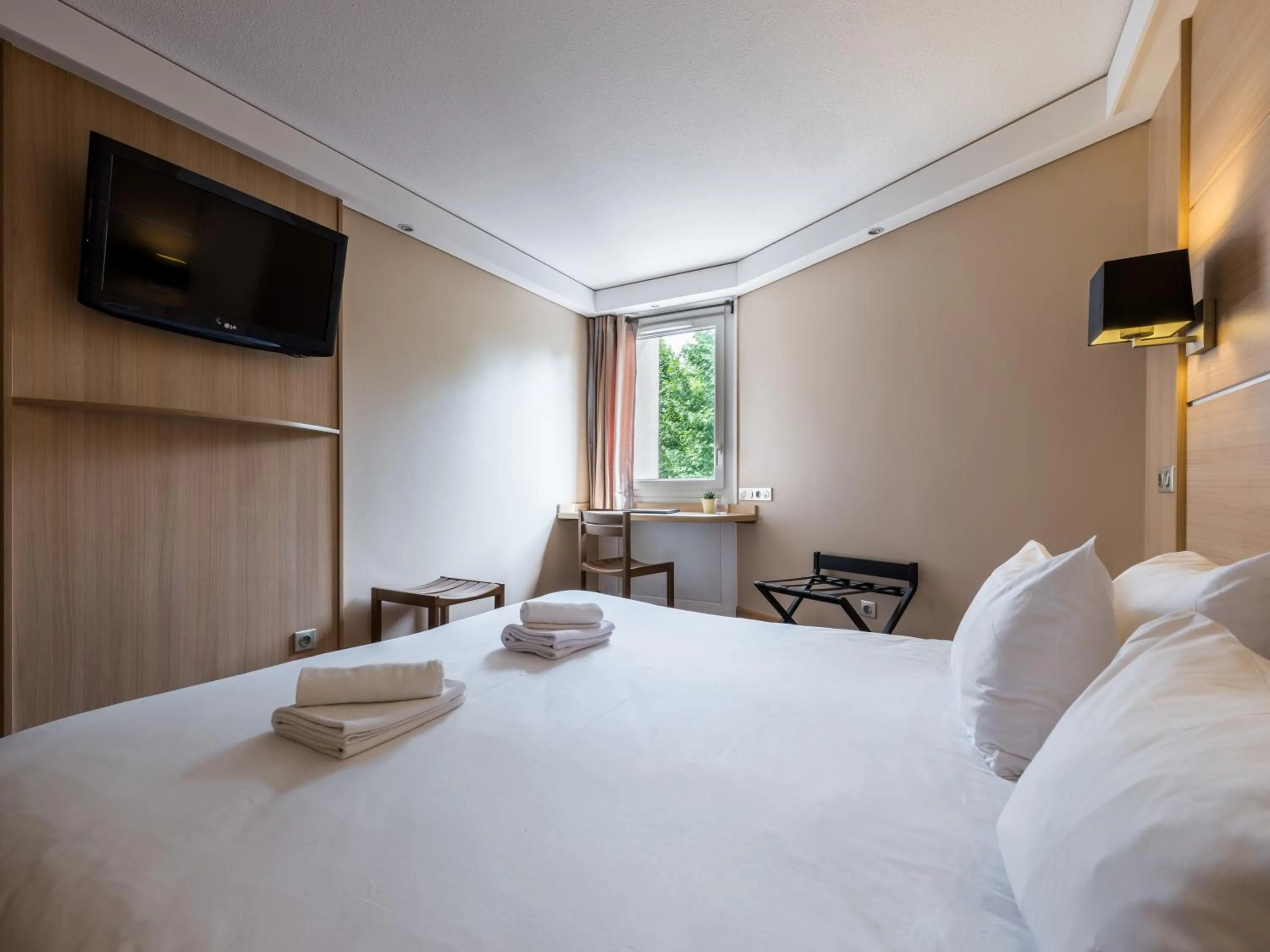 Bed in Hotel Novel Restaurant La Mamma