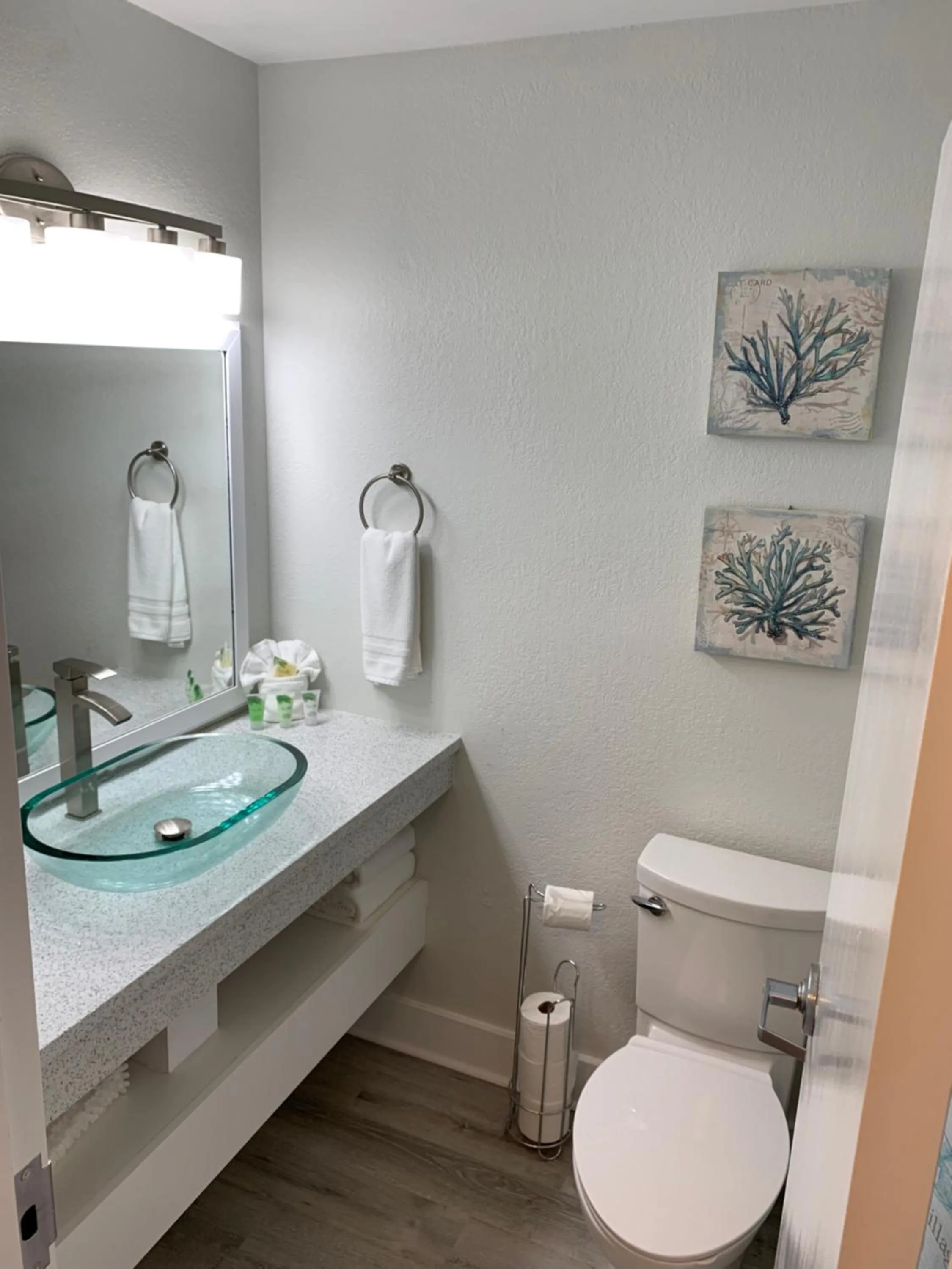 Resort Condo, Private Beach, Balcony with Water Views Bayside Retreat