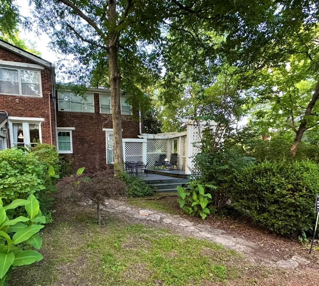 Patio in Belmont Inn