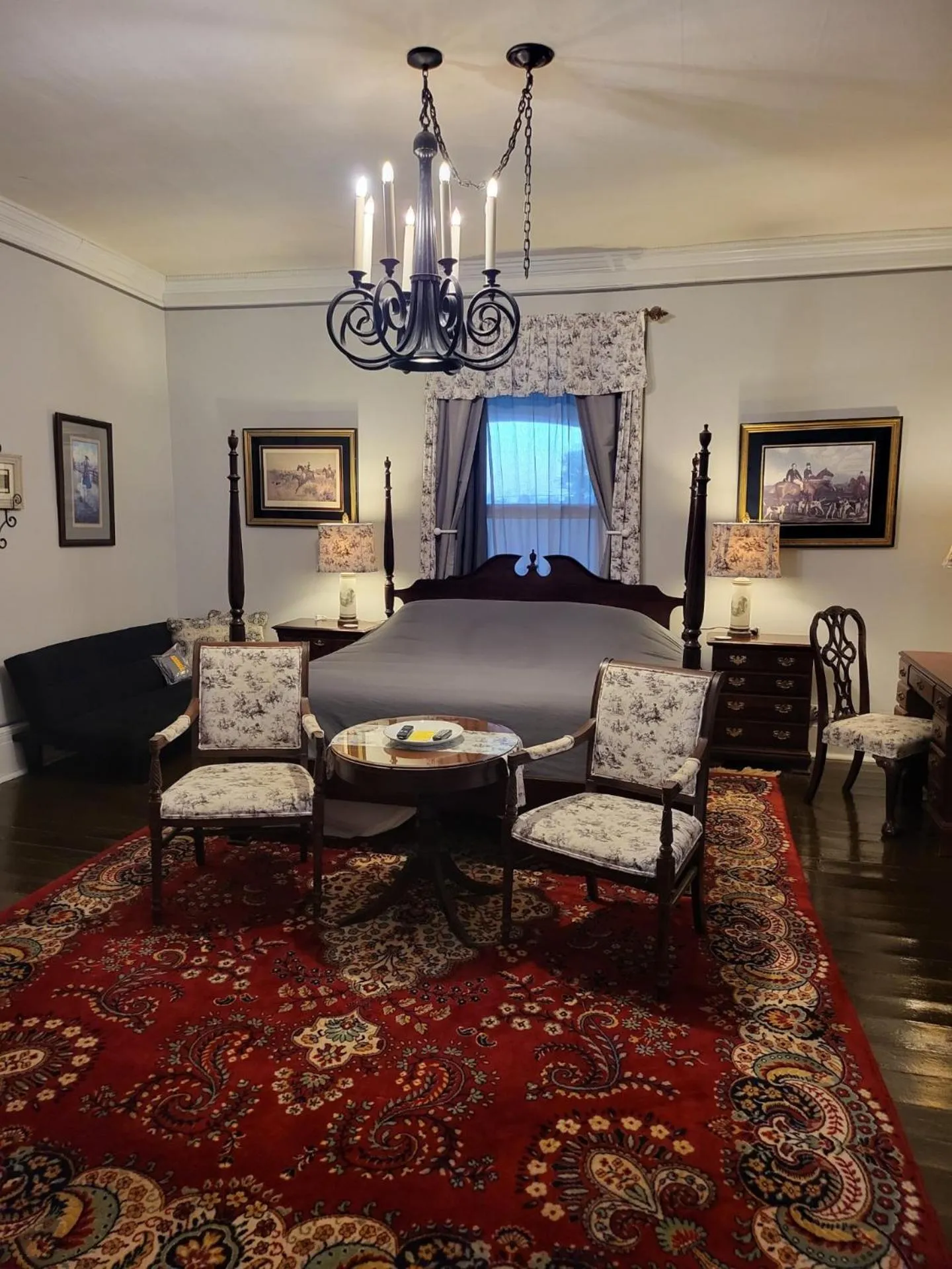 Bedroom in Belmont Inn