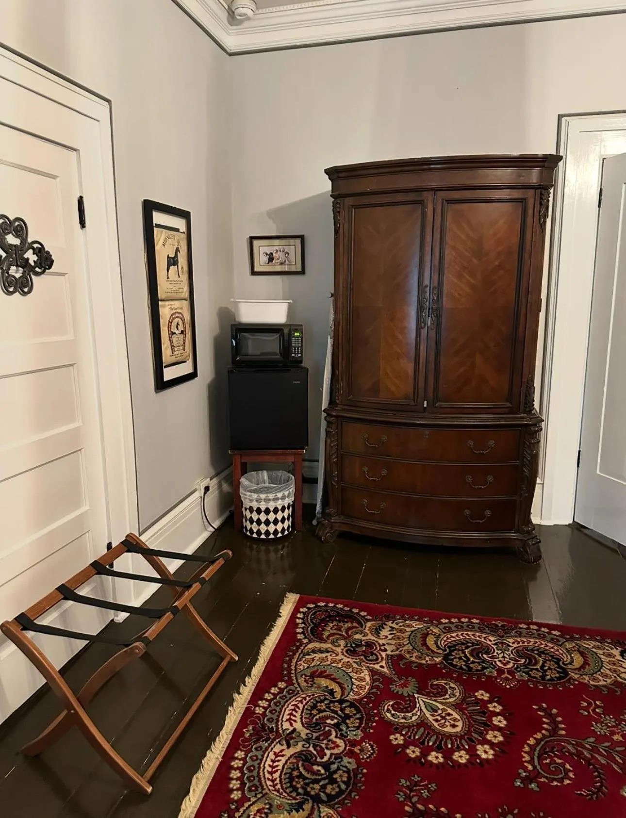 wardrobe in Belmont Inn