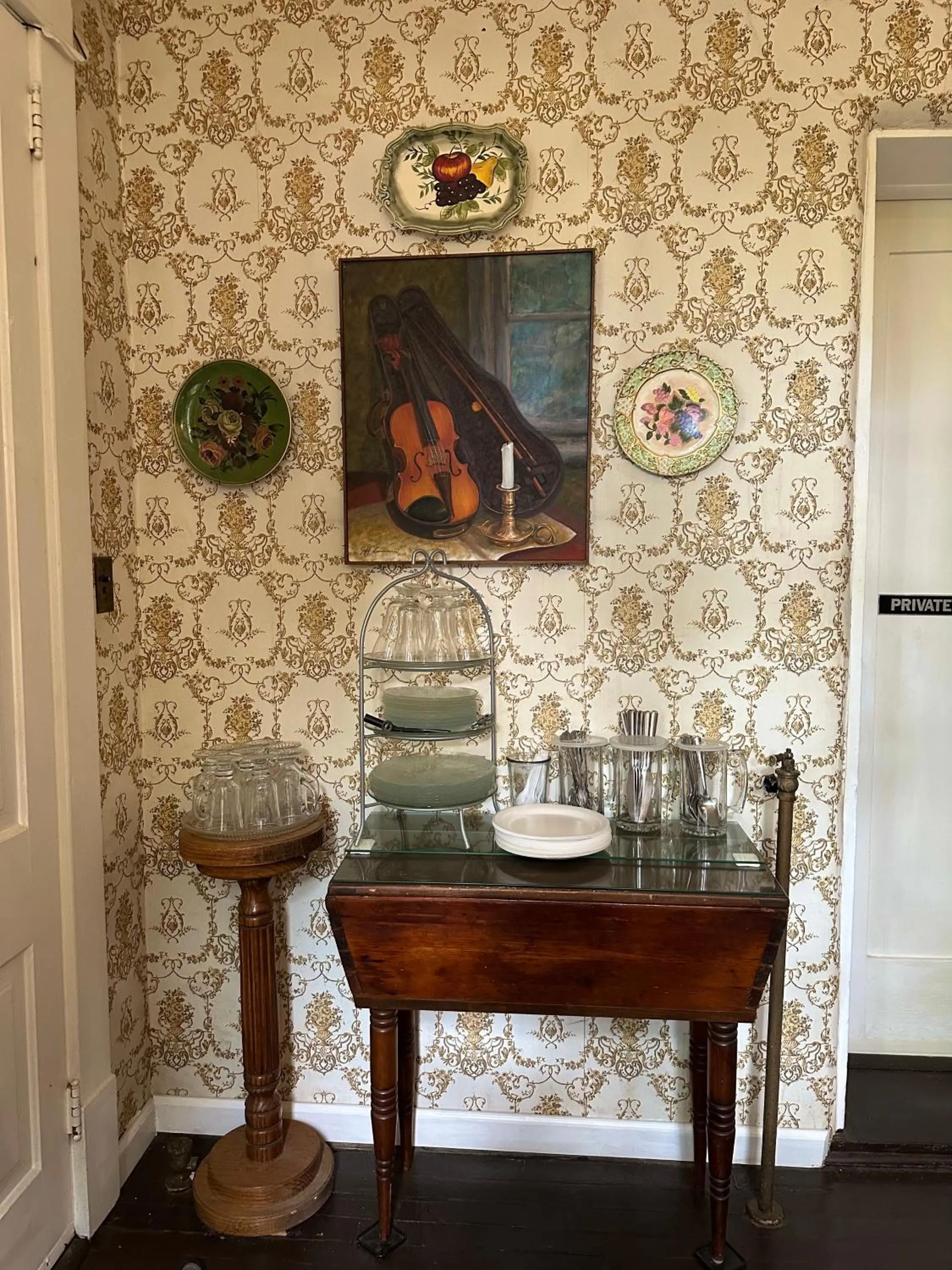 Breakfast in Belmont Inn