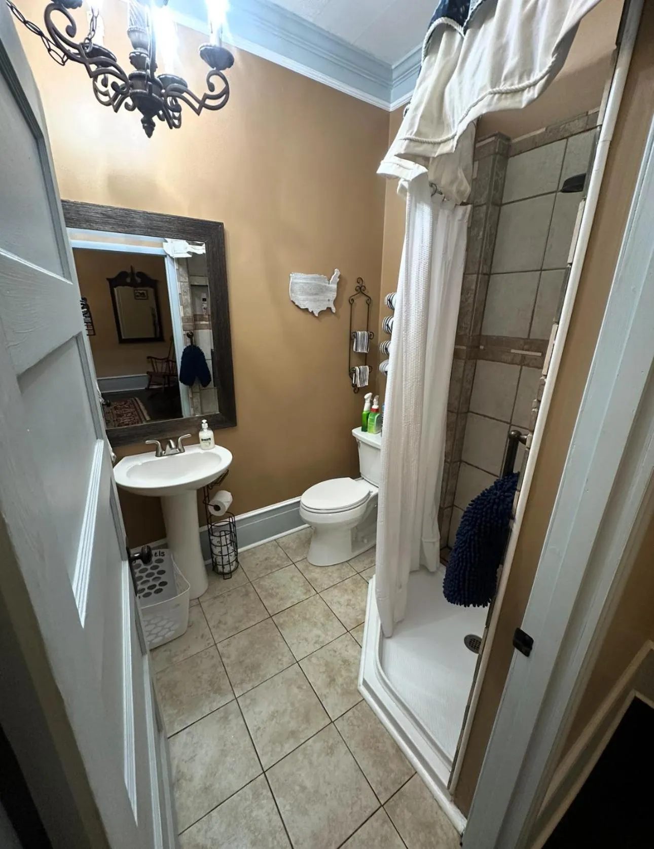 Shower in Belmont Inn