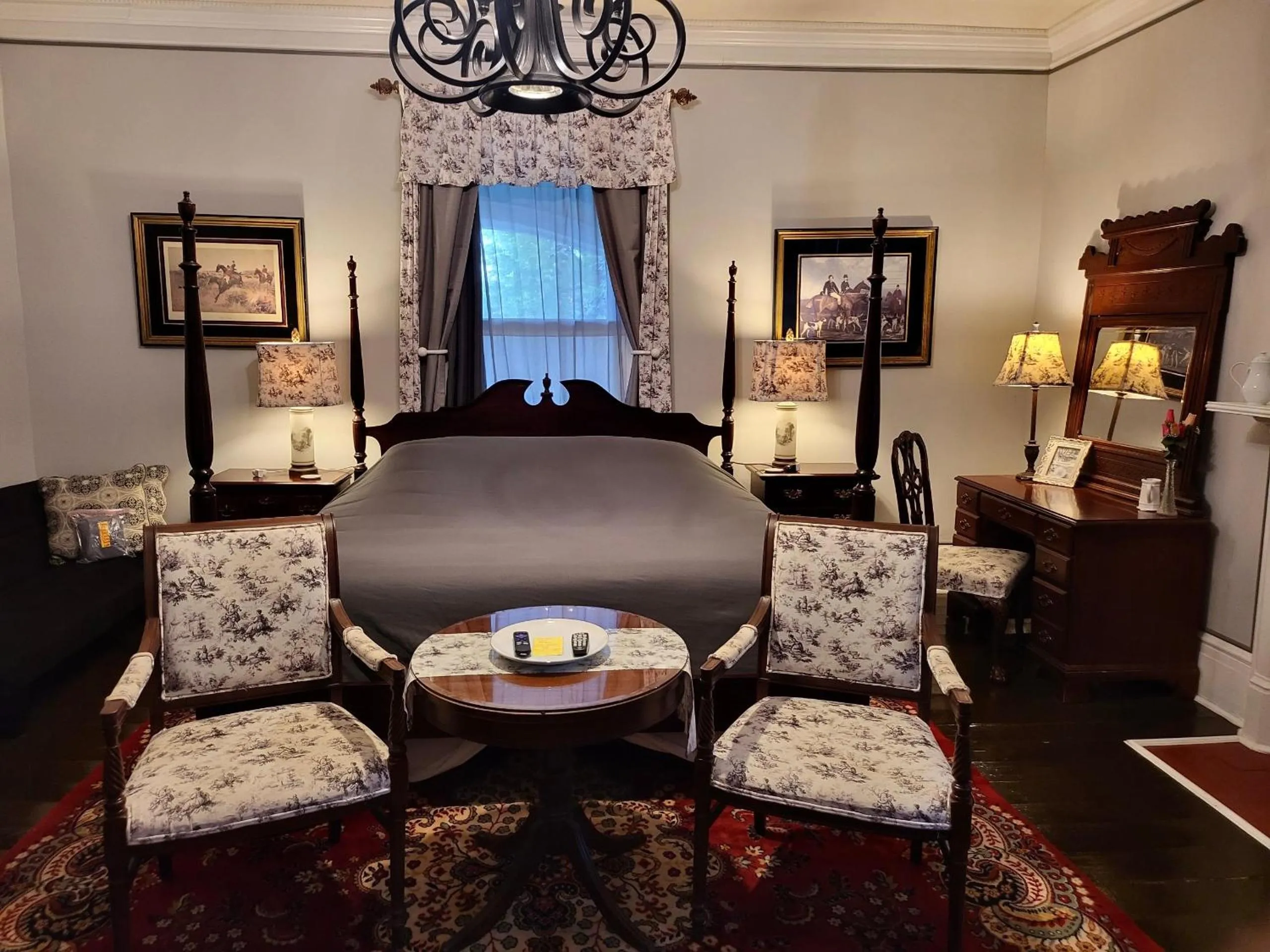 Seating area in Belmont Inn