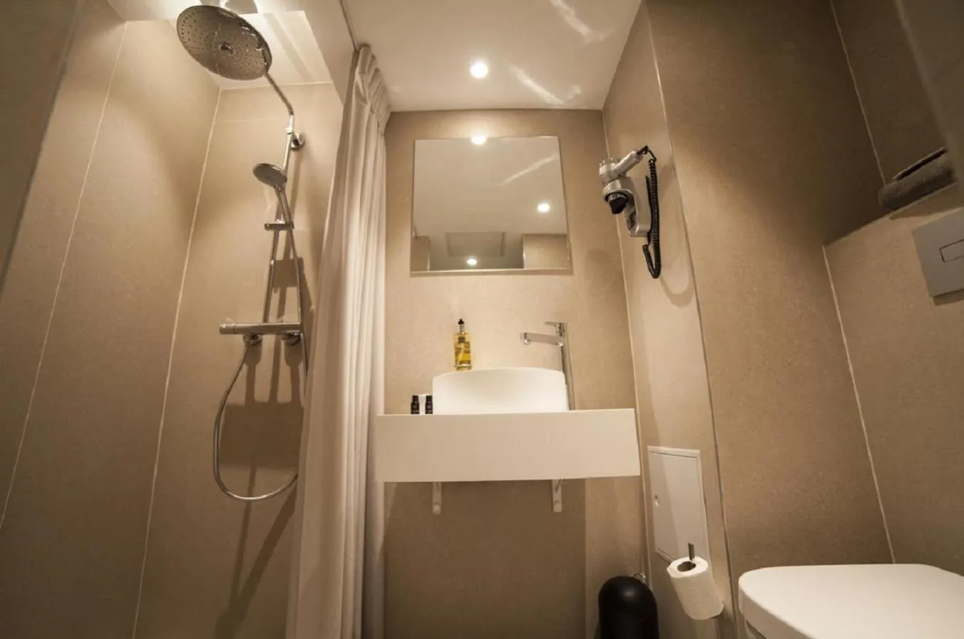 Bathroom in La Valiz