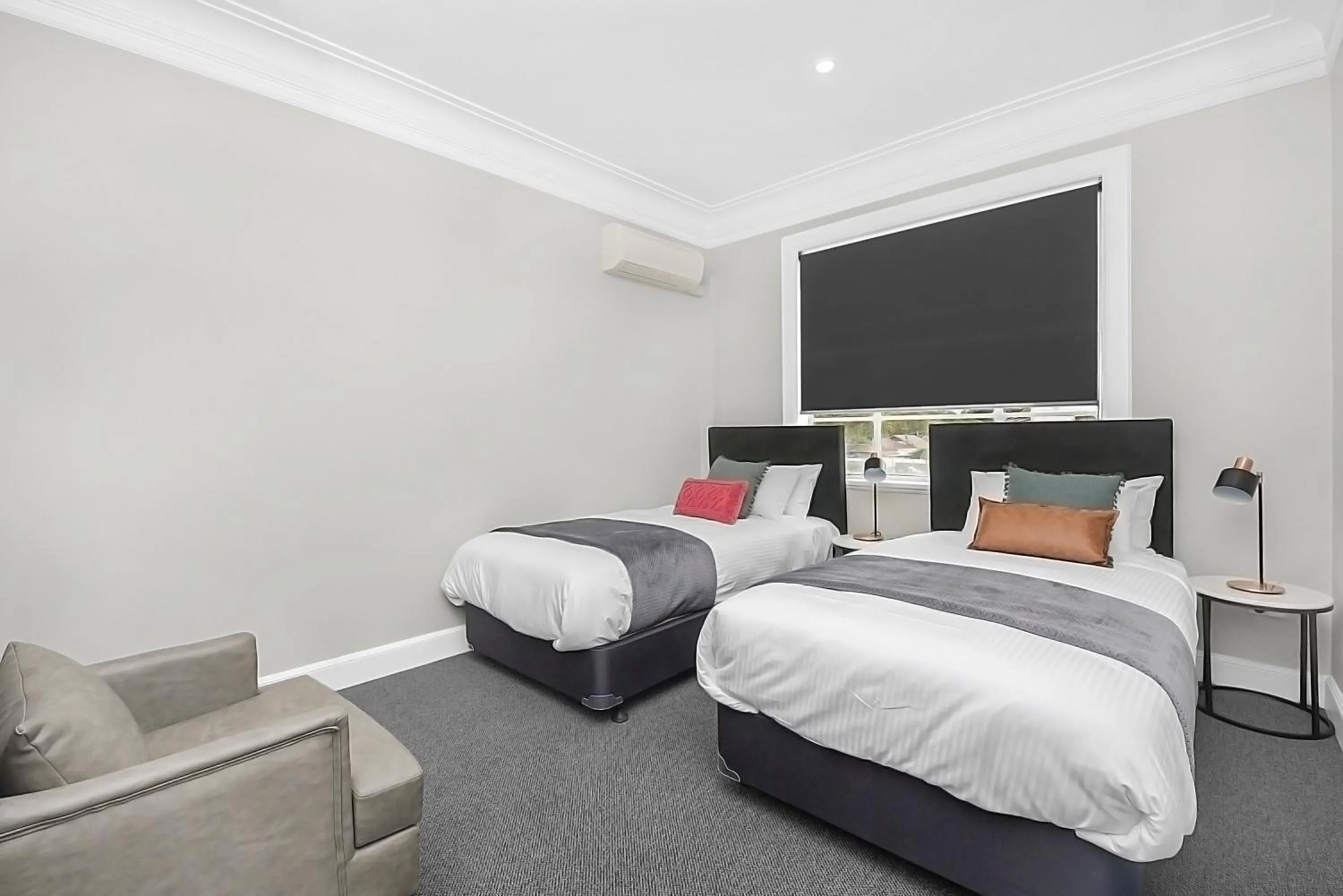Bed in Horse and Jockey Hotel Homebush