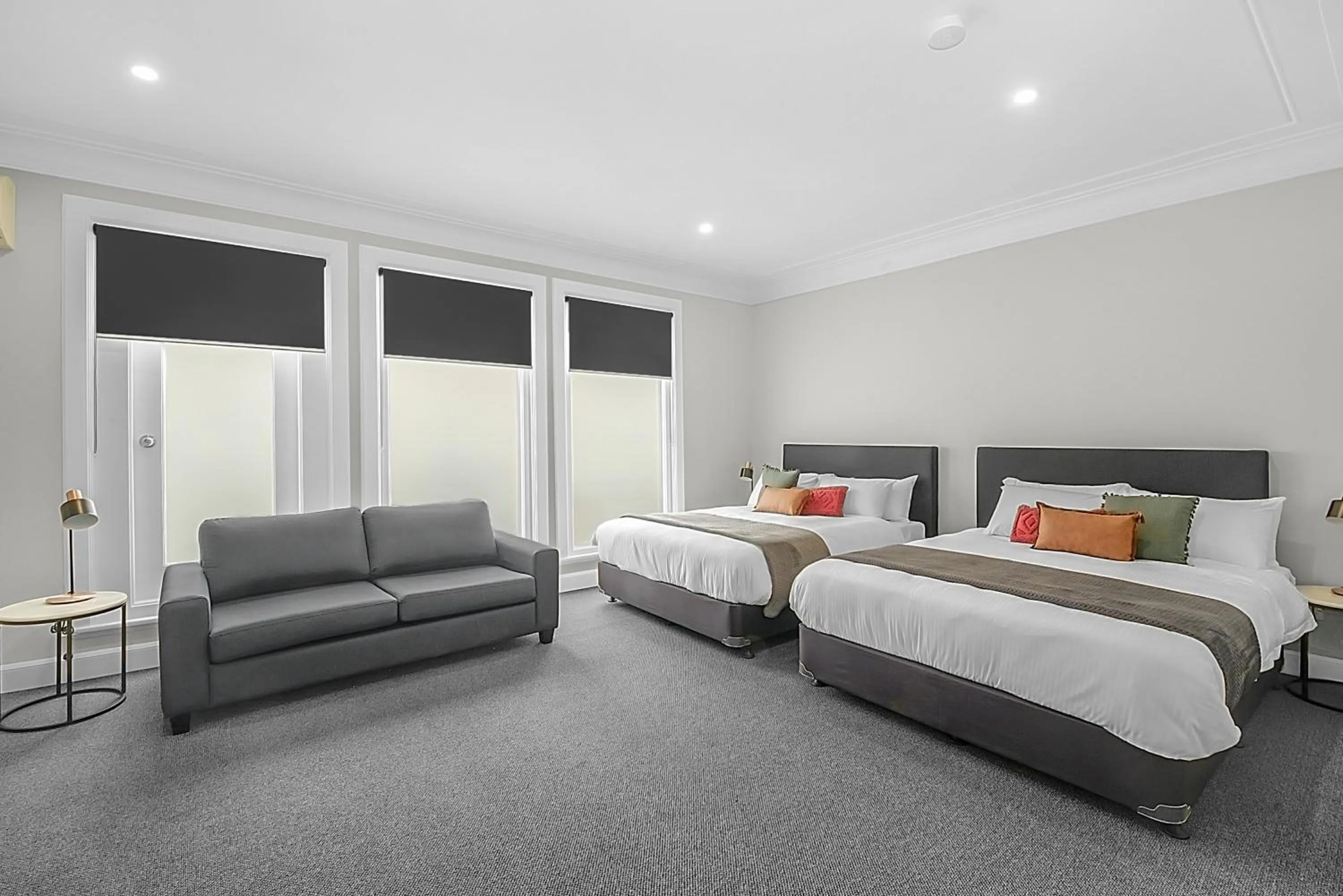 Bedroom, Bed in Horse and Jockey Hotel Homebush