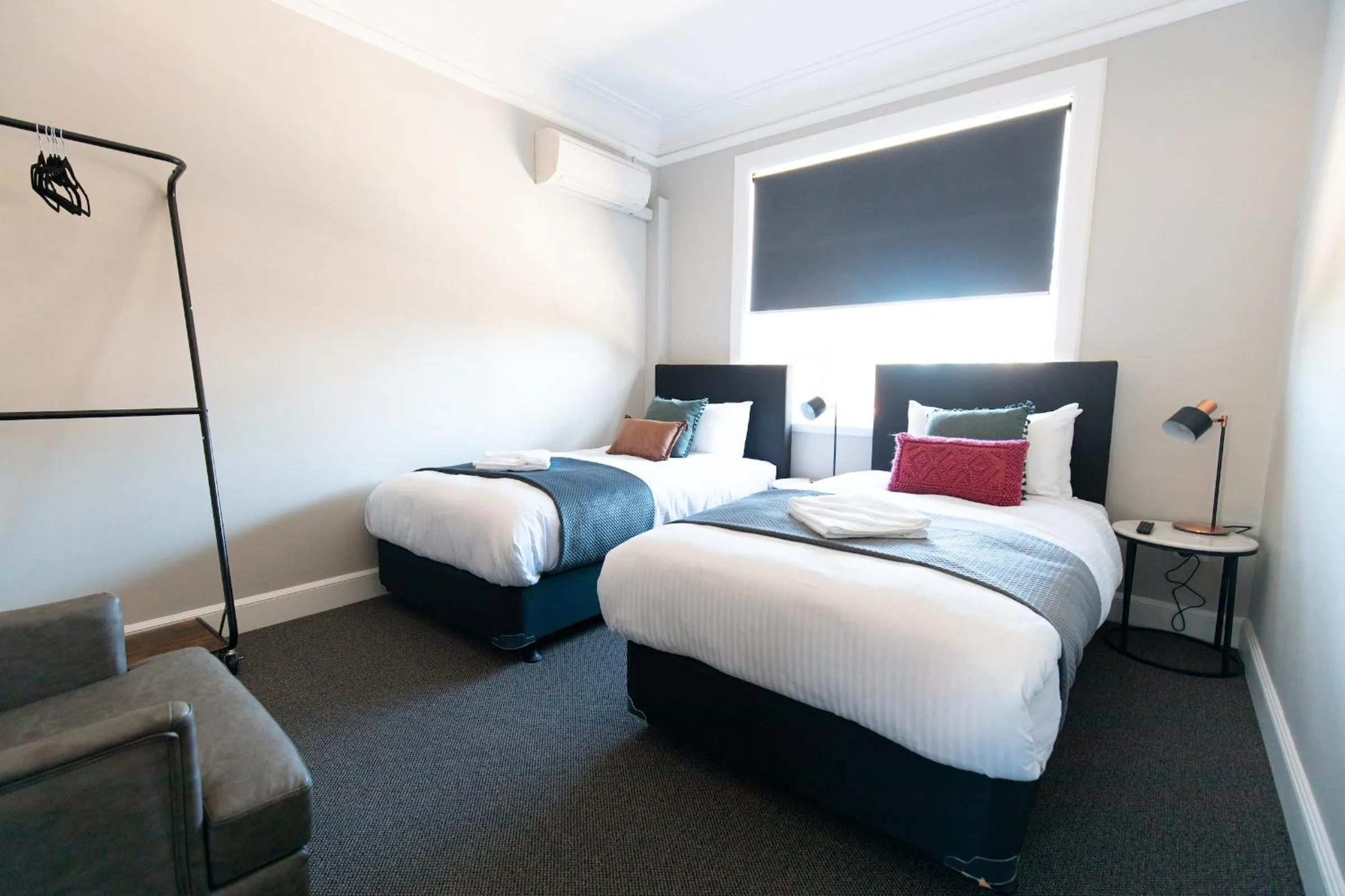 Bed in Horse and Jockey Hotel Homebush