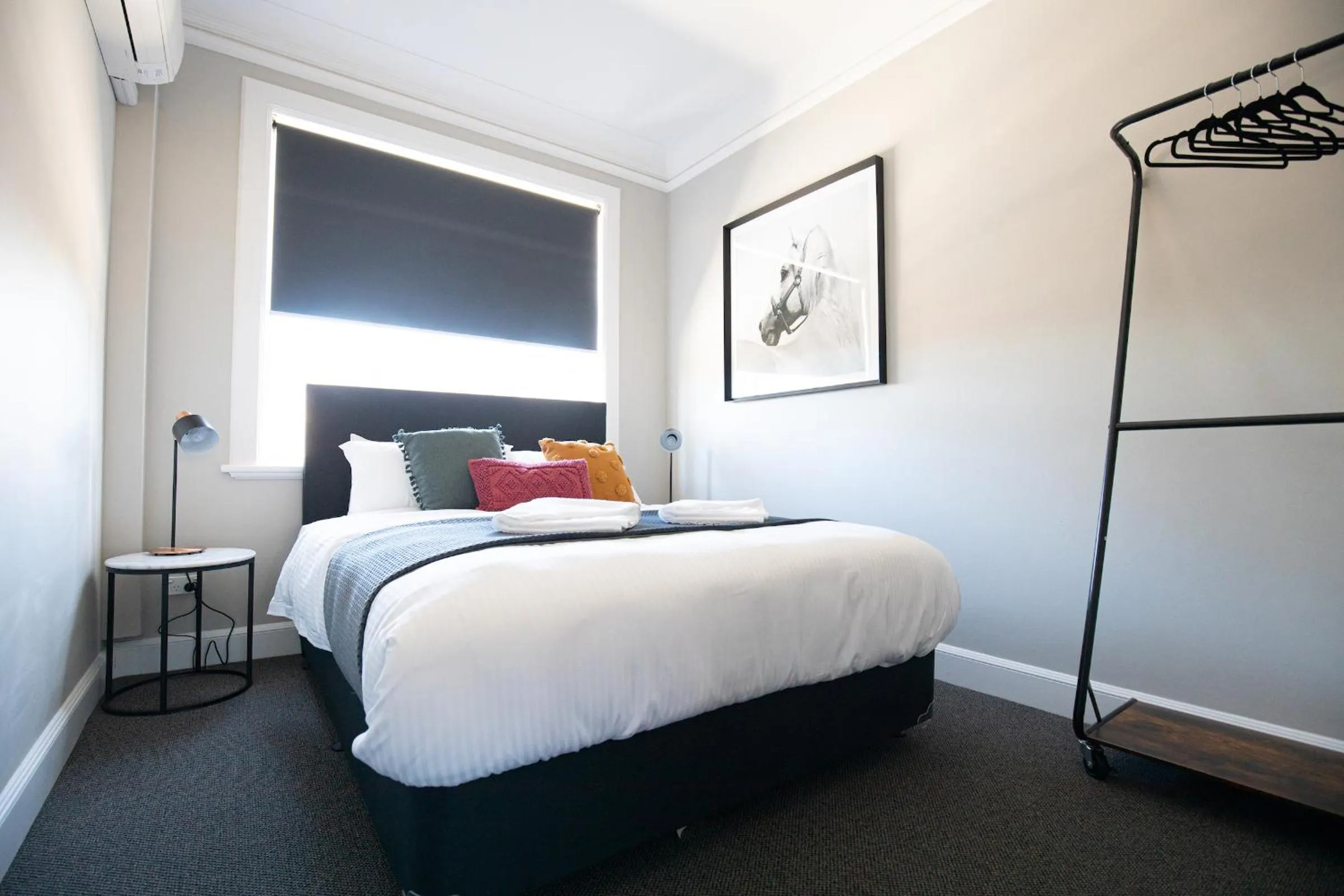 Bed in Horse and Jockey Hotel Homebush