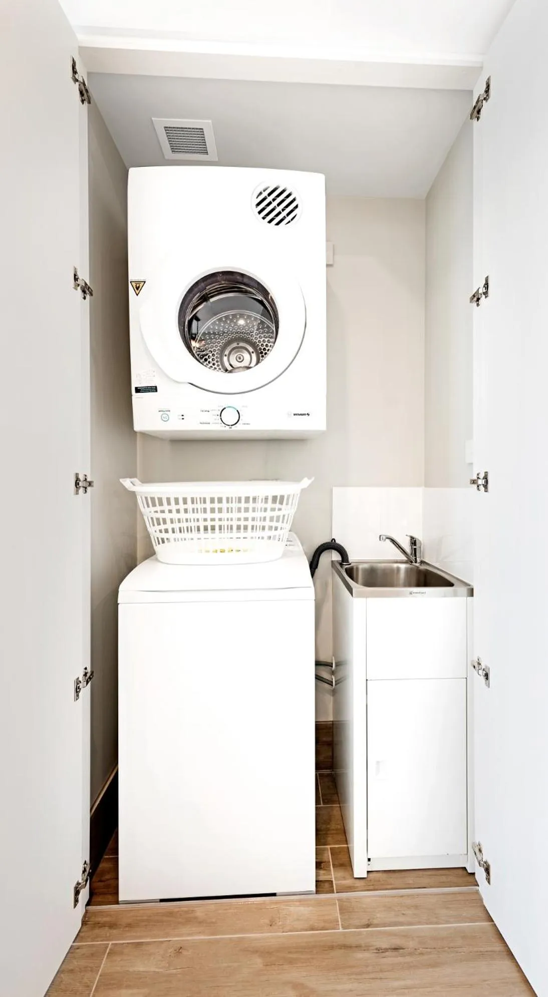 washing machine in Manhattan Apartments - Glen Iris