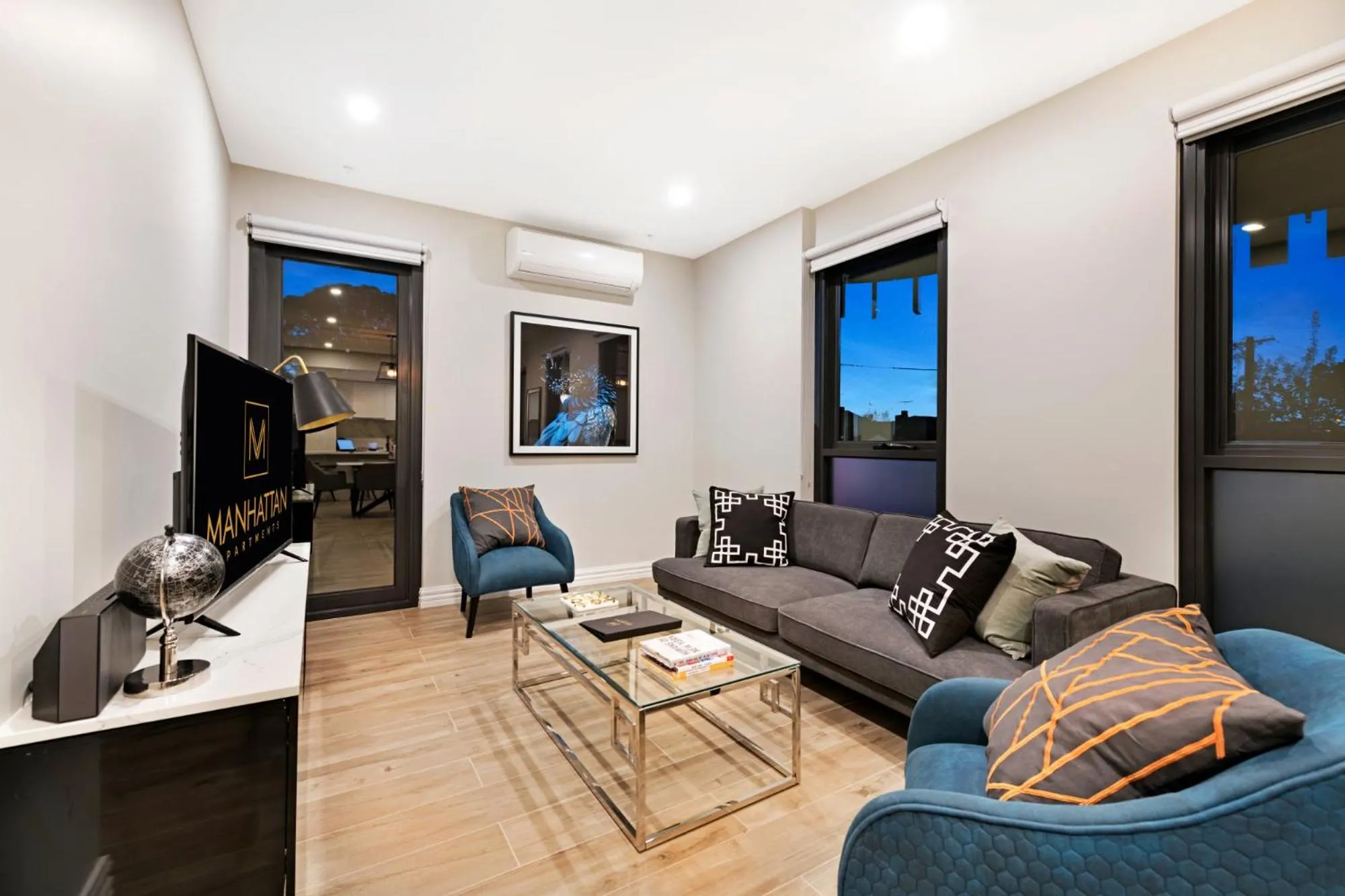 TV and multimedia in Manhattan Apartments - Glen Iris
