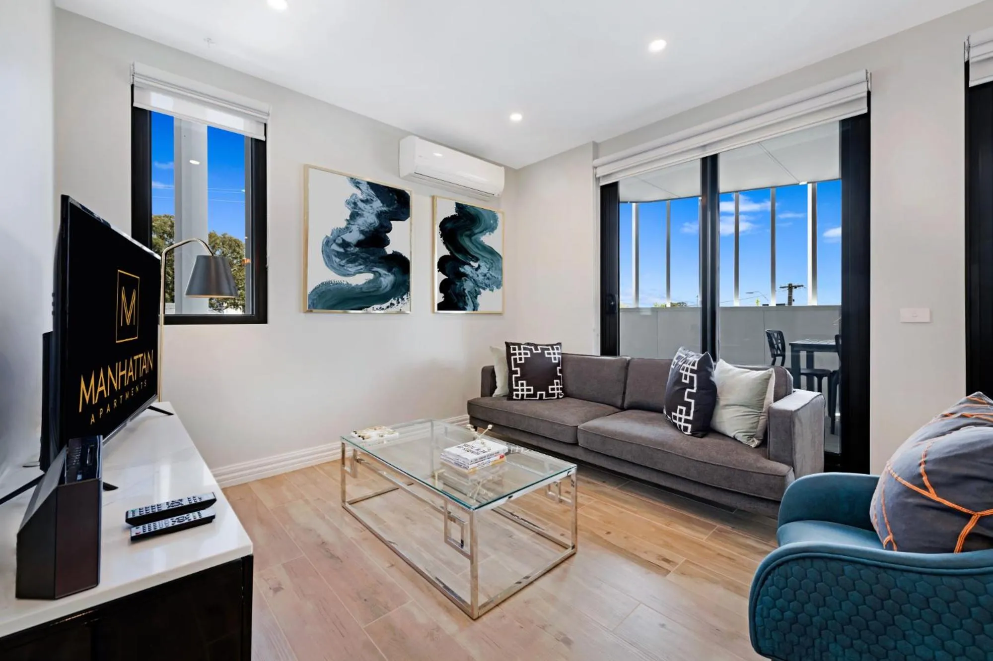 TV and multimedia in Manhattan Apartments - Glen Iris