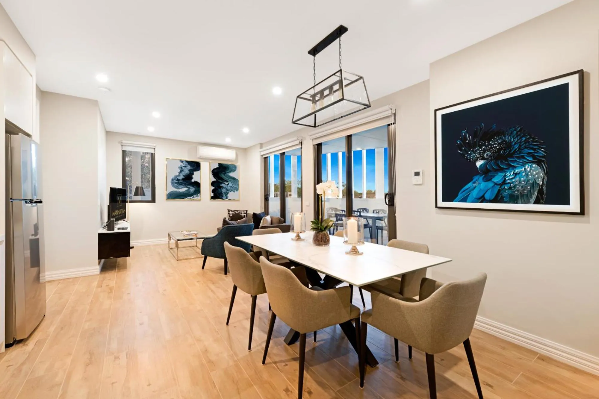 Dining area in Manhattan Apartments - Glen Iris