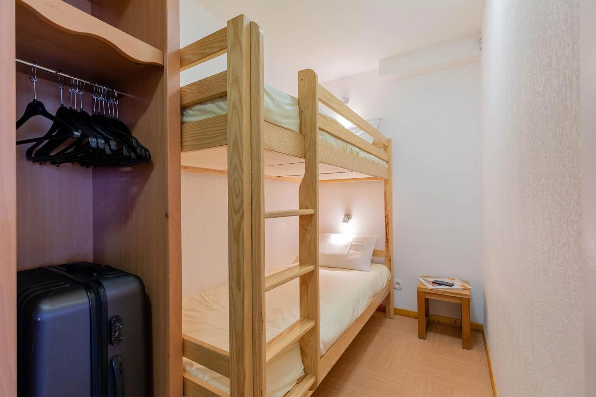 bunk bed, Bed in Madame Vacances Résidence Le Parc Des Airelles